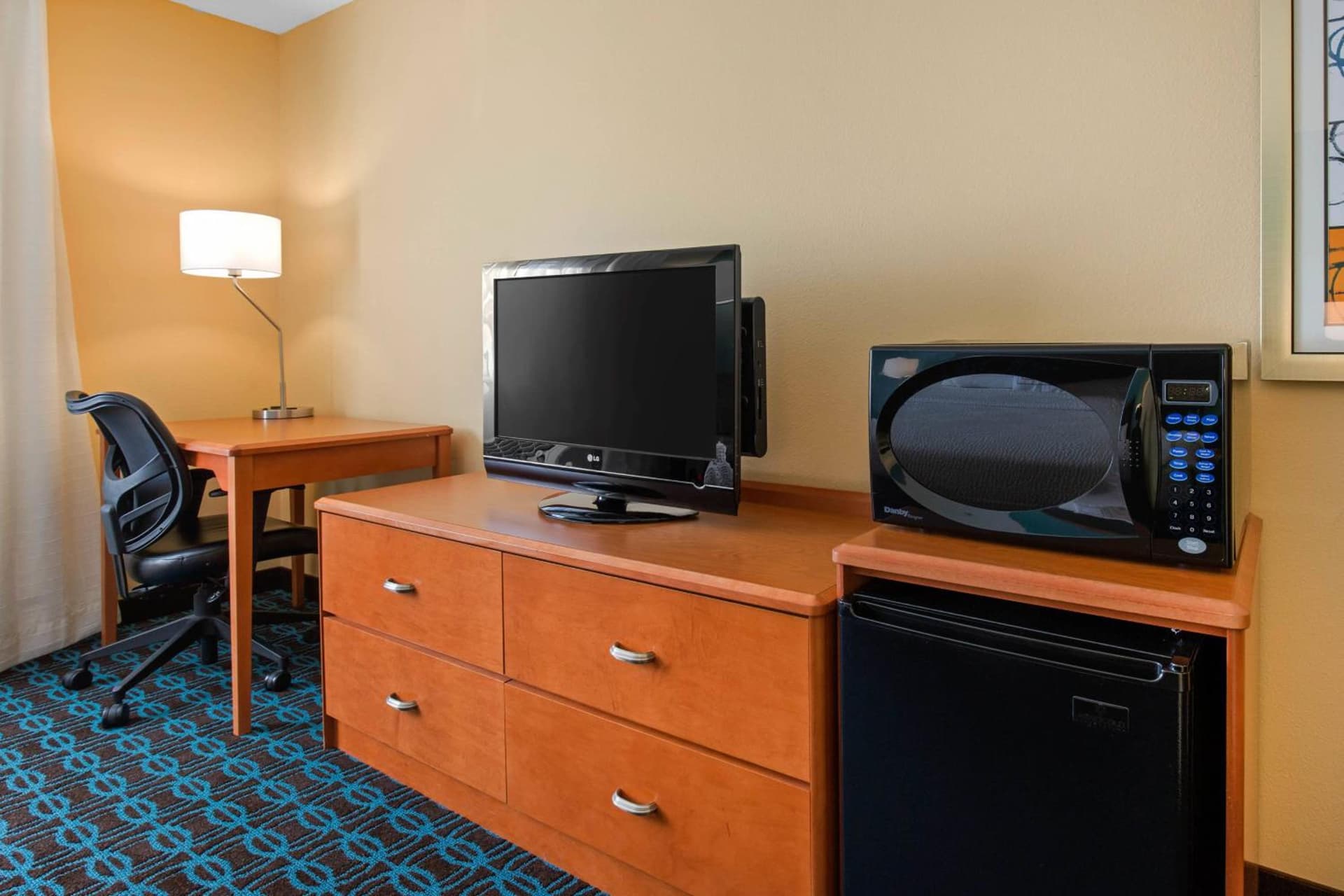 AmericInn by Wyndham St. Cloud MN Shopping Area gallery photo in St Cloud, MN — image 24