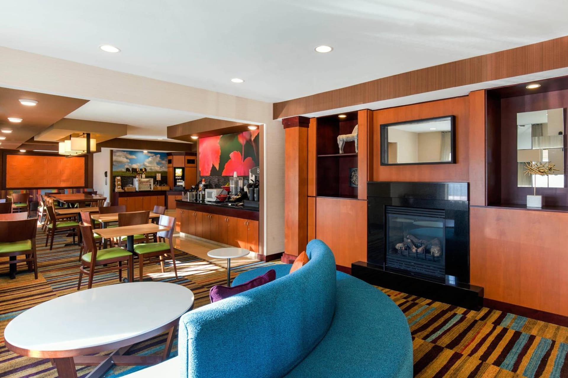AmericInn by Wyndham St. Cloud MN Shopping Area interior in St Cloud, MN — gallery photo 2