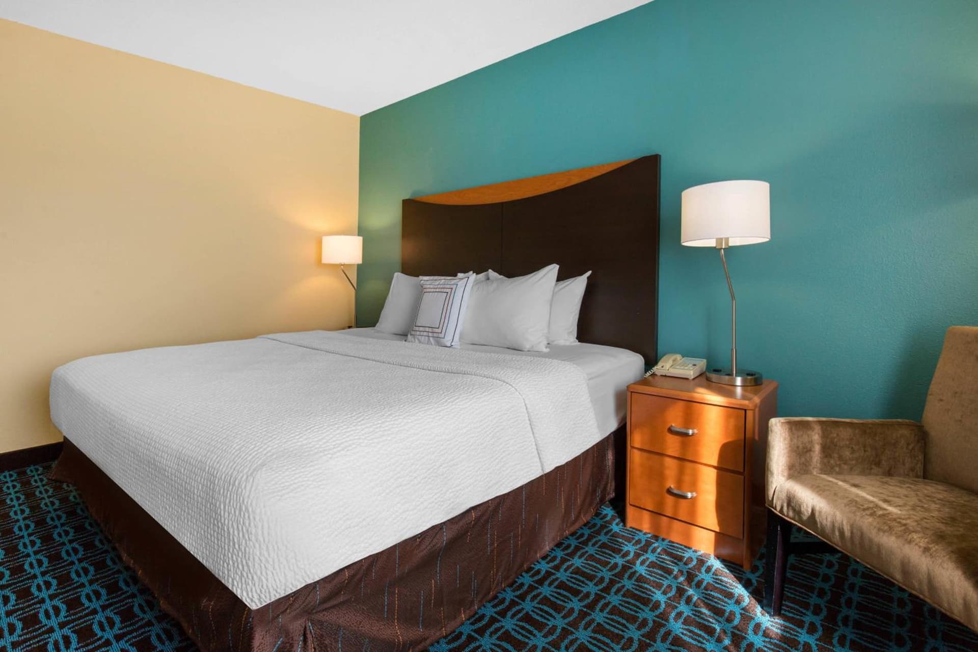 AmericInn by Wyndham St. Cloud MN Shopping Area gallery photo in St Cloud, MN — image 21