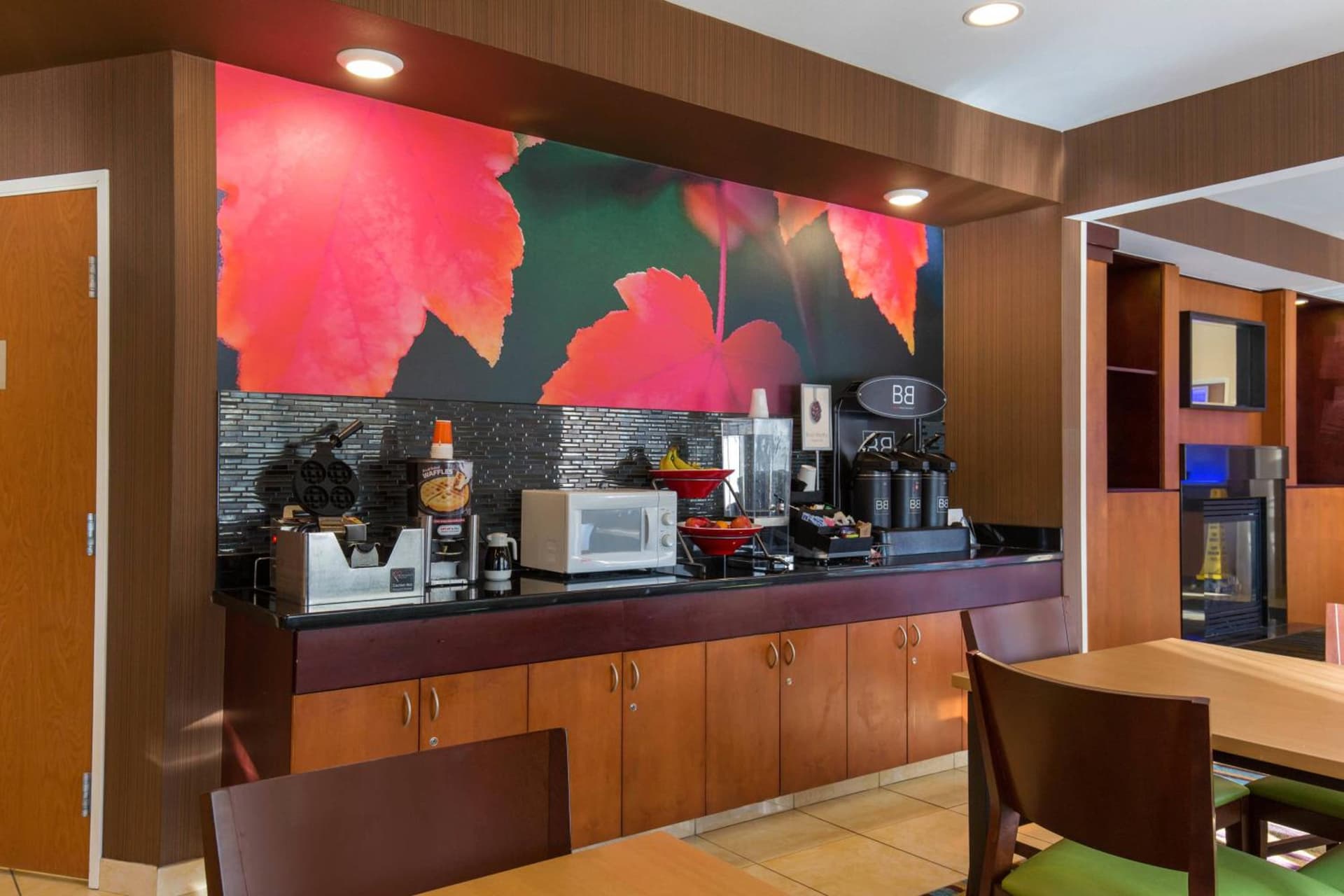 AmericInn by Wyndham St. Cloud MN Shopping Area gallery photo in St Cloud, MN — image 20