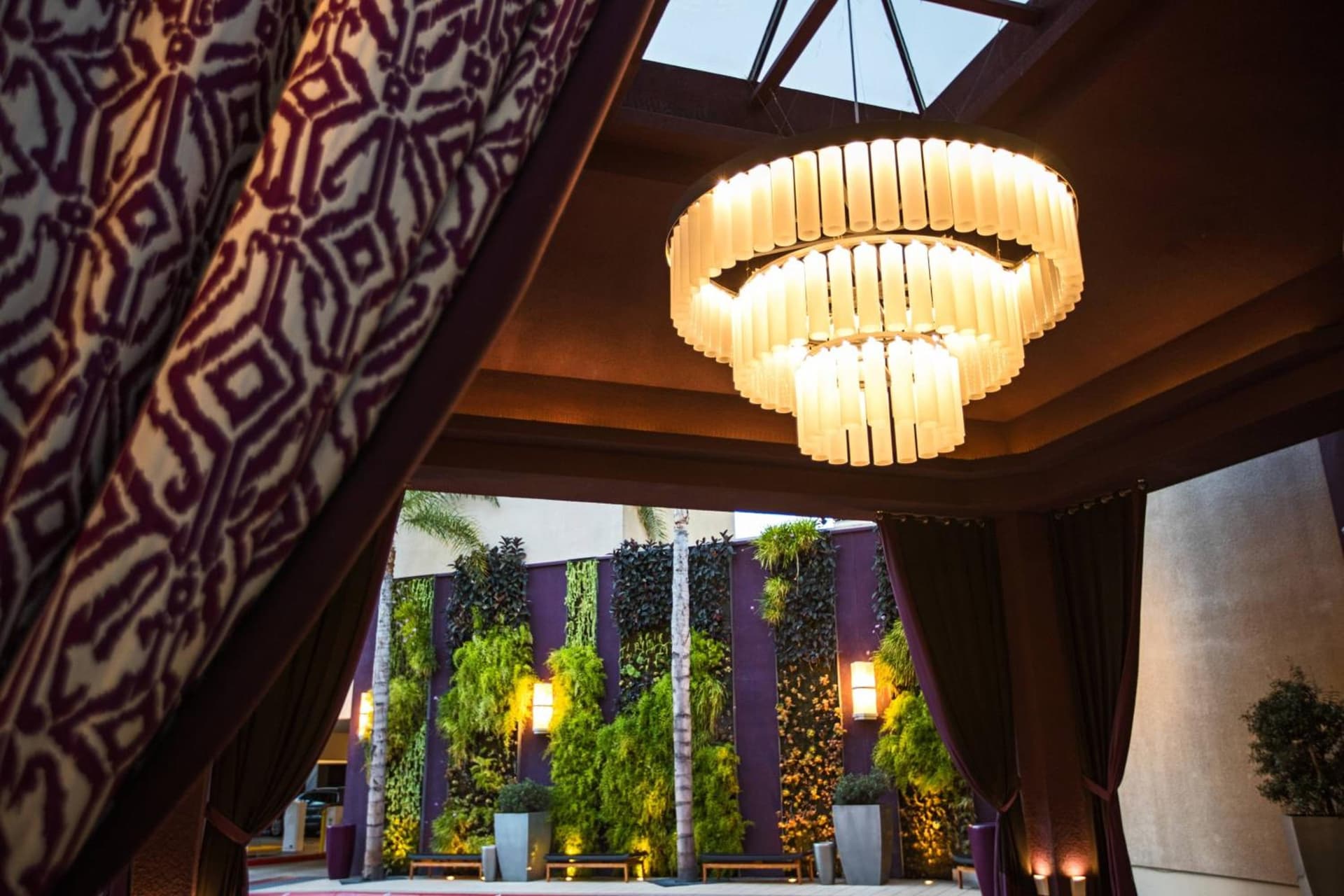 Avenue of the Arts Costa Mesa, a Tribute Portfolio Hotel interior in Costa Mesa, CA — gallery photo 2