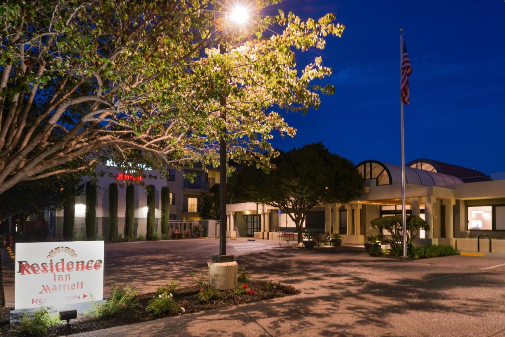Residence Inn by Marriott Palo Alto Menlo Park interior in Menlo Park, CA — gallery photo 2