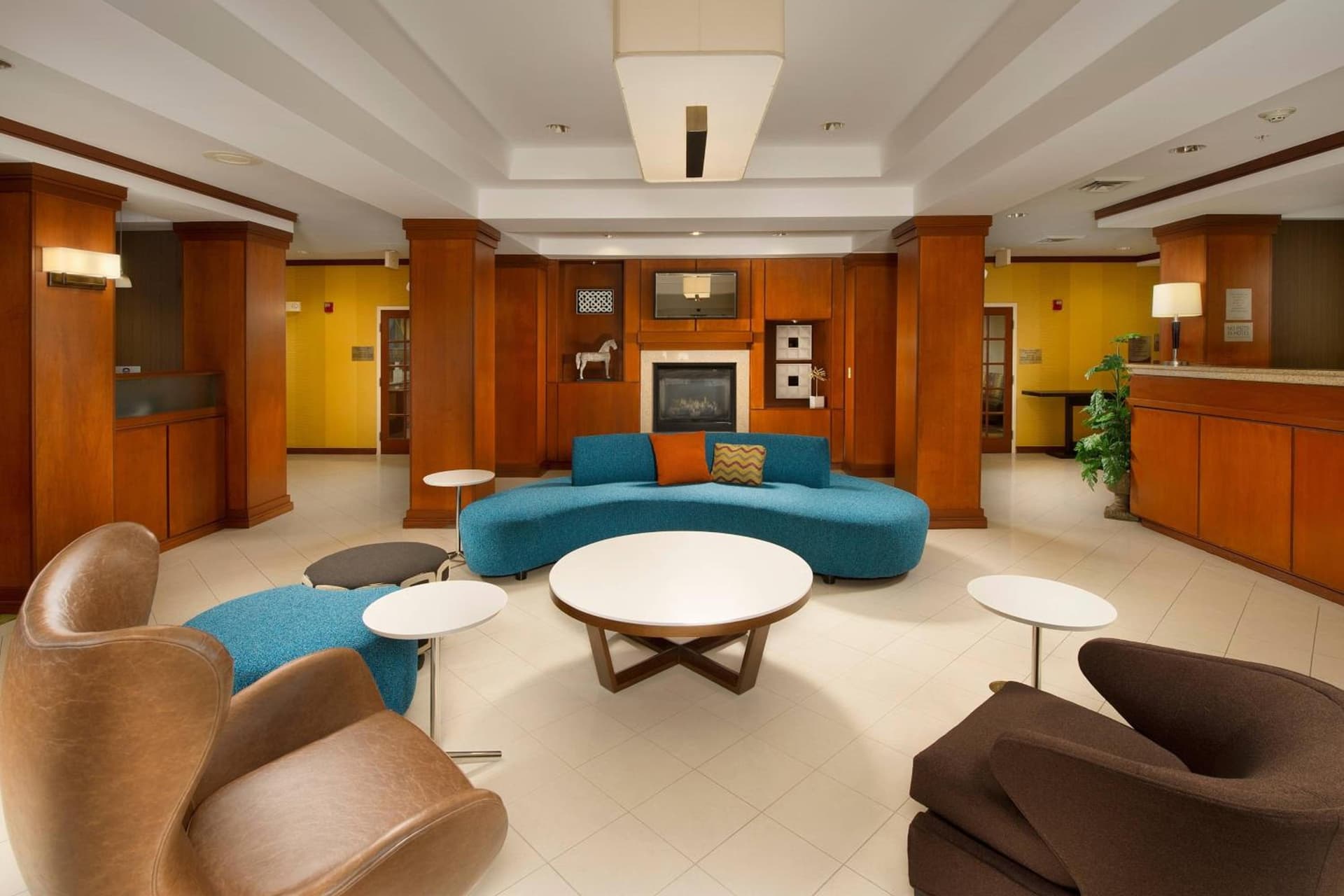 Fairfield Inn & Suites by Marriott Waco North interior in Waco, TX — gallery photo 2