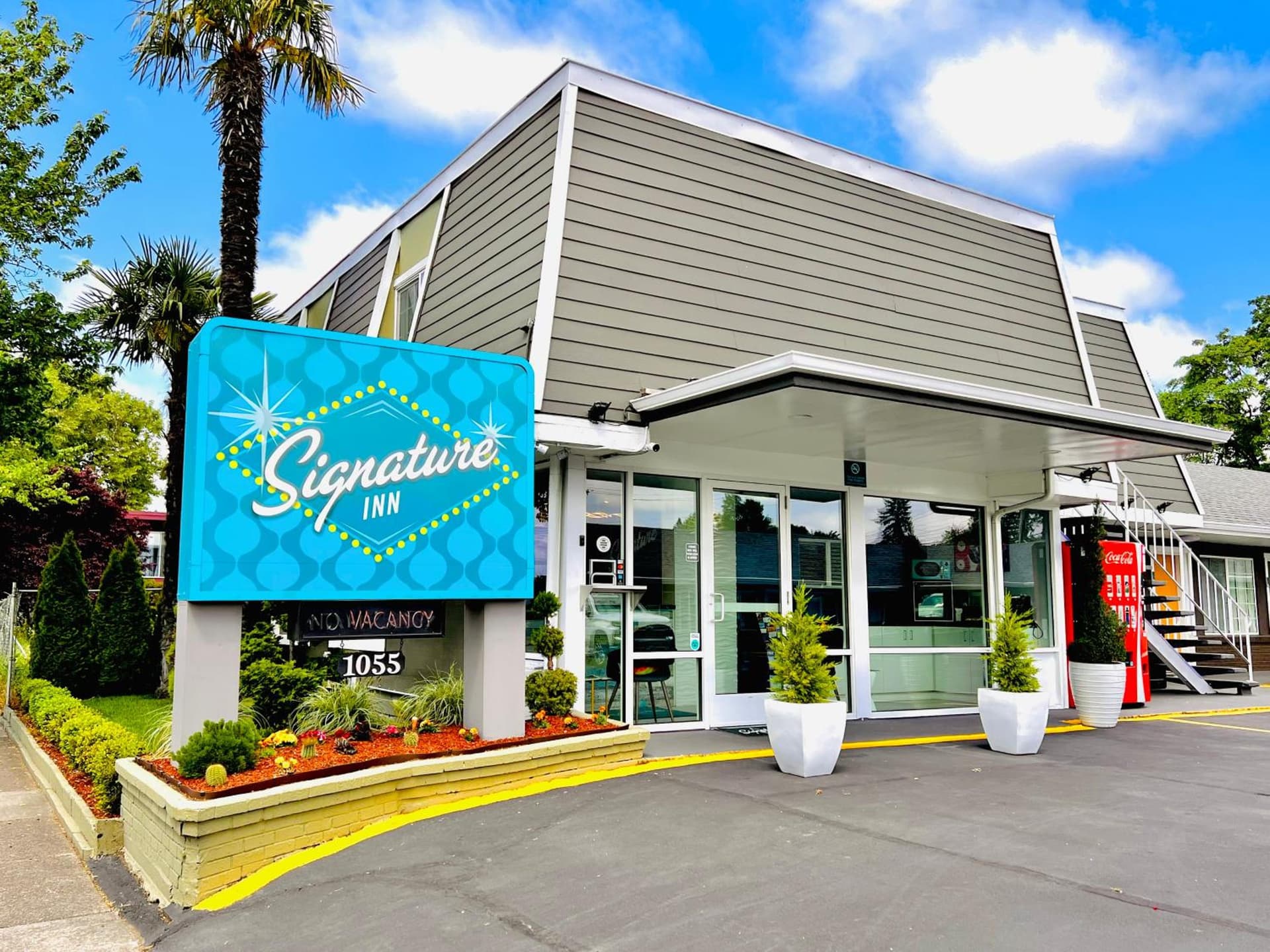 Signature Inn Eugene interior in Eugene, OR — gallery photo 2