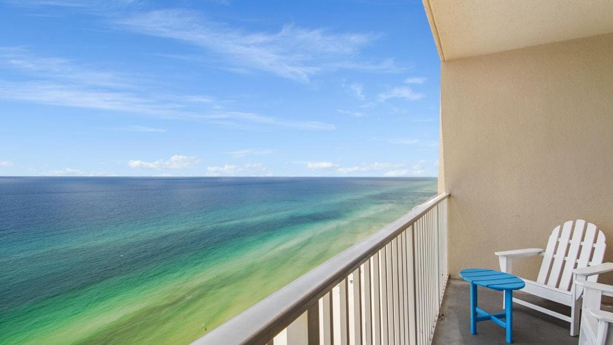 Beachfront Spacious Renovated Condo - Pools, Hot Hub, Spa - Walk to Pier Park in PCB interior in Panama City Beach, FL — gallery photo 2
