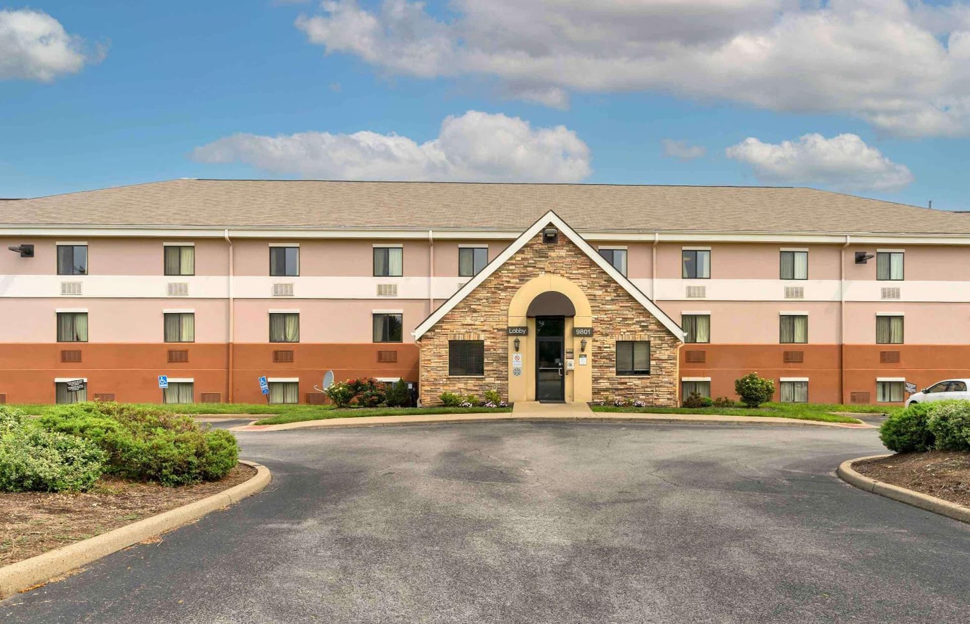 Suburban Studios Louisville East featured exterior or lobby in Louisville, KY — similar hotel