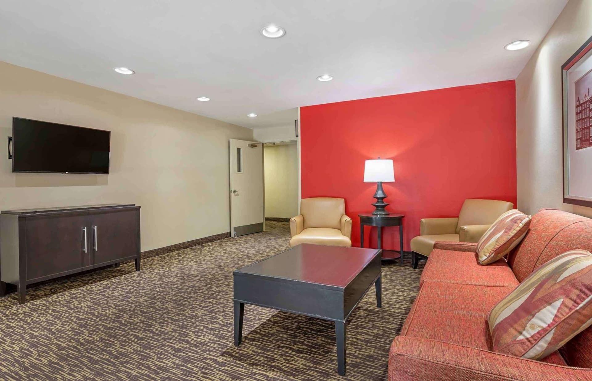 Studio 6 Indianapolis, IN - North Carmel interior in Carmel, IN — gallery photo 2