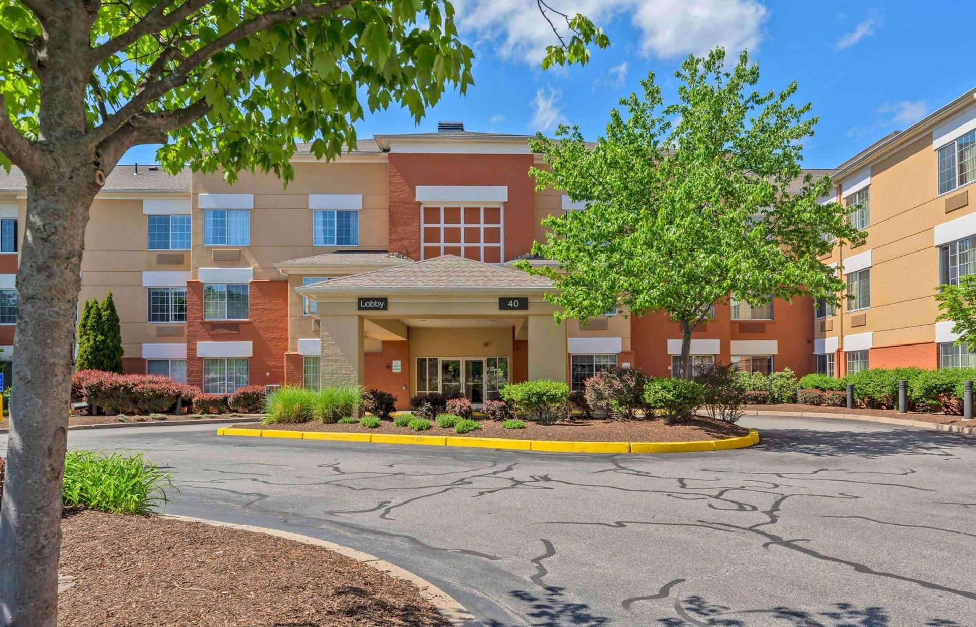 Extended Stay America Suites - Boston - Burlington interior in Burlington — gallery photo 2