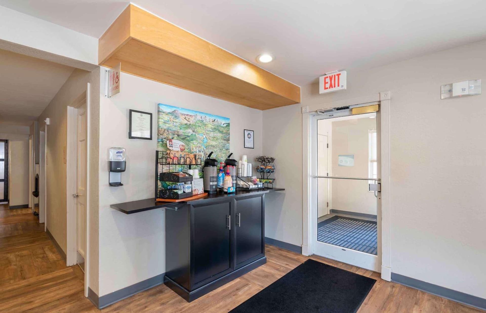 Extended Stay America Suites - Norfolk - Virginia Beach interior in Virginia Beach, VA — gallery photo 2