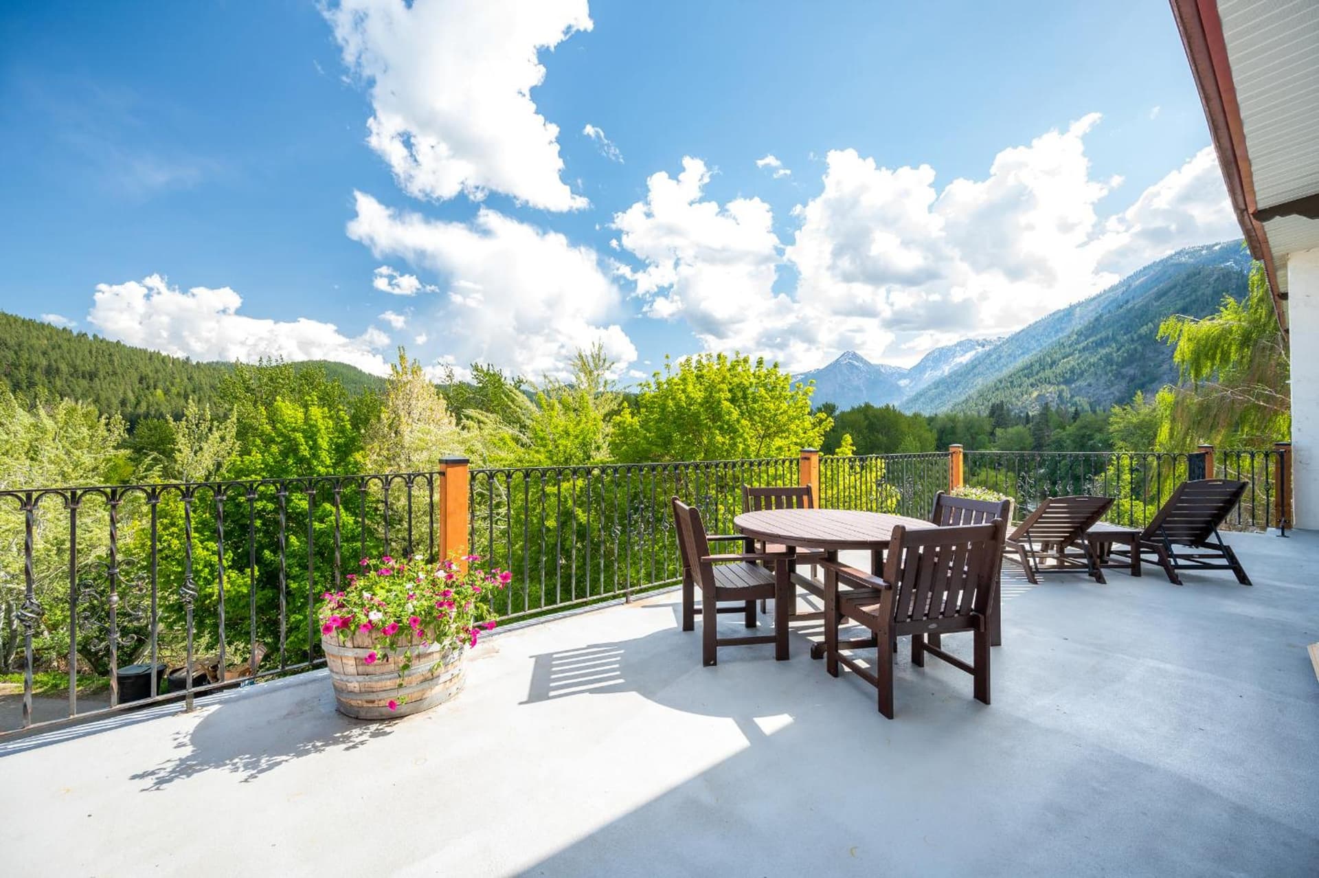 Hotel Leavenworth property views in Leavenworth, WA — gallery photo 3