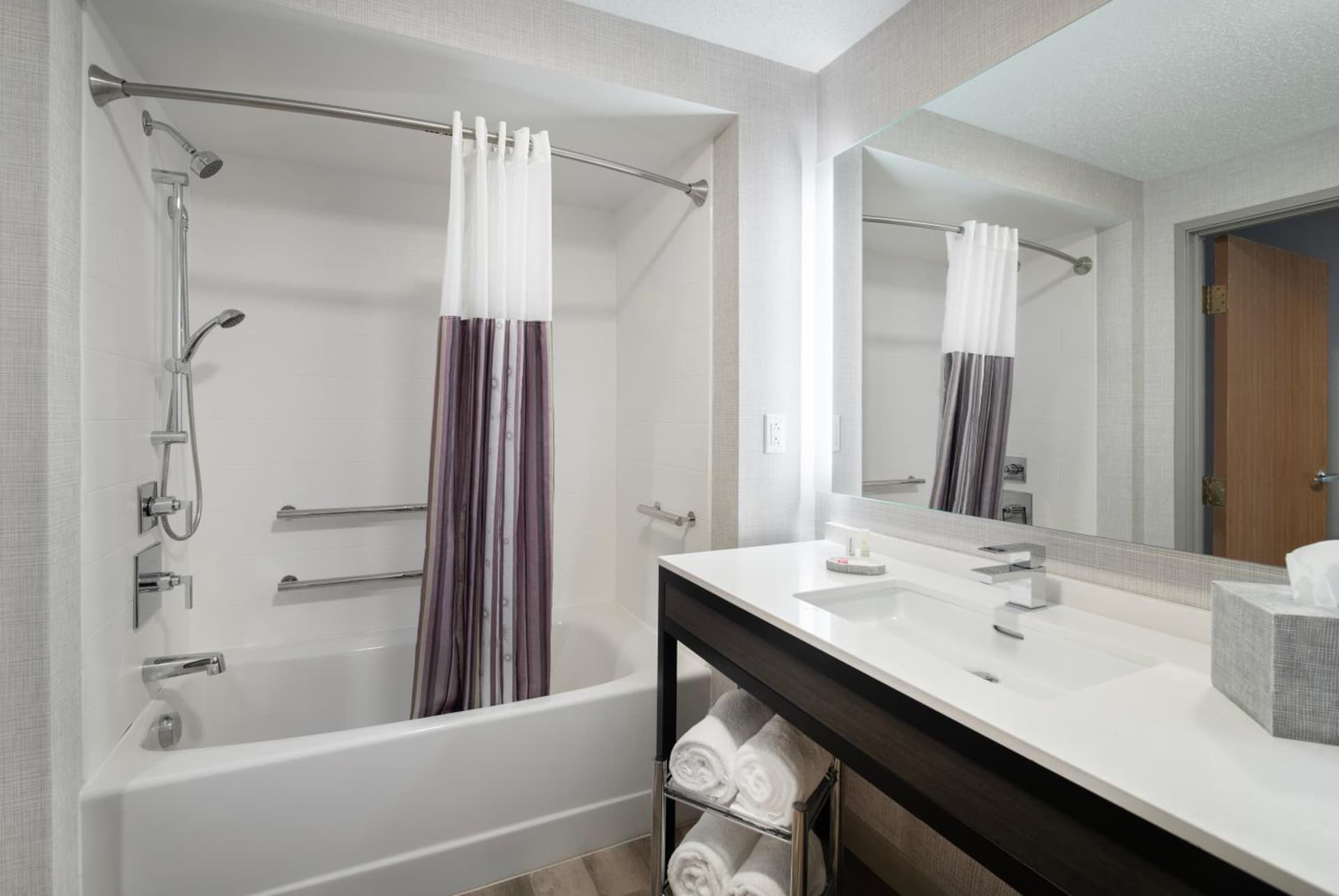 Holiday Inn Express South Burlington - Downtown by IHG gallery photo in Burlington, VT — image 51
