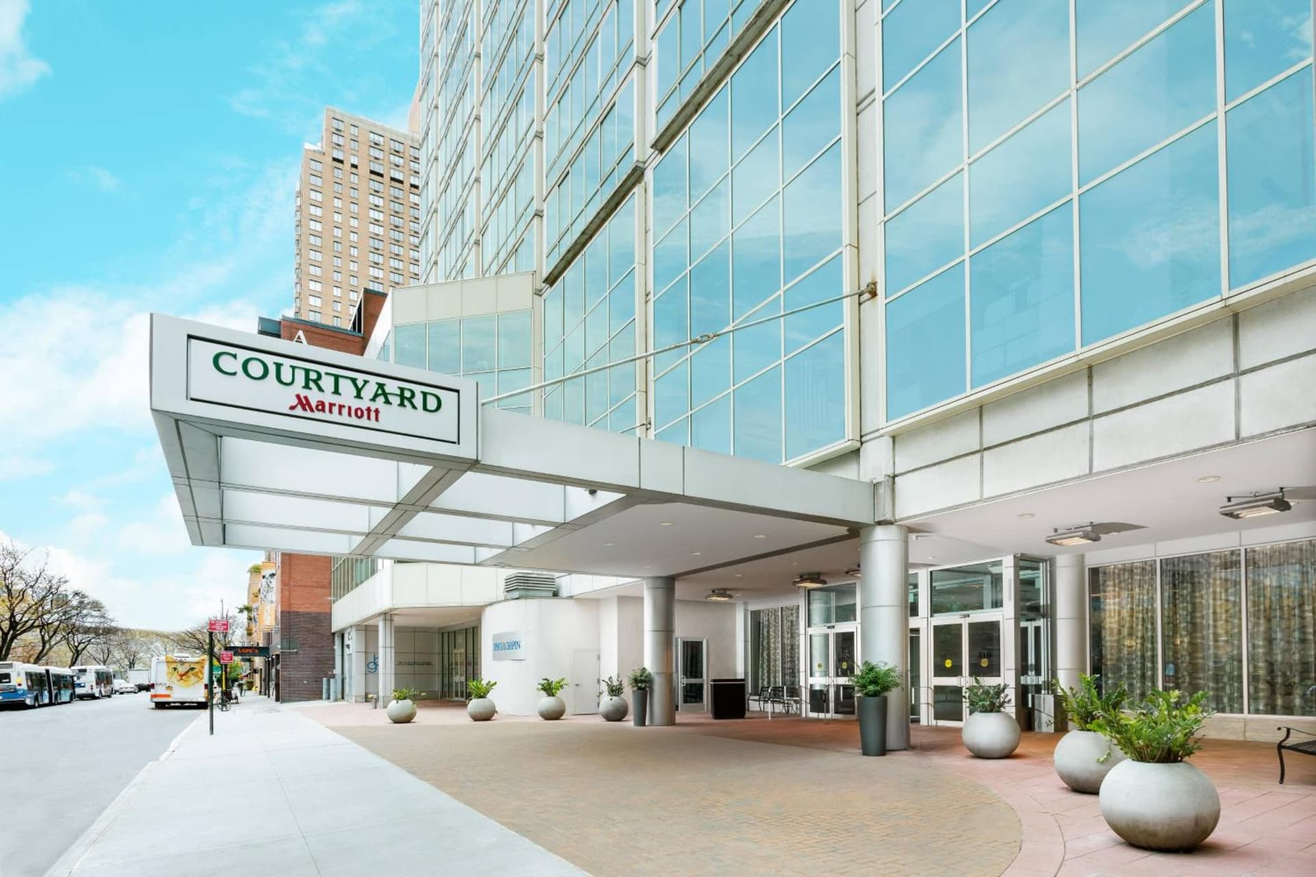 Courtyard by Marriott New York Manhattan Upper East Side interior in New York, NY — gallery photo 2