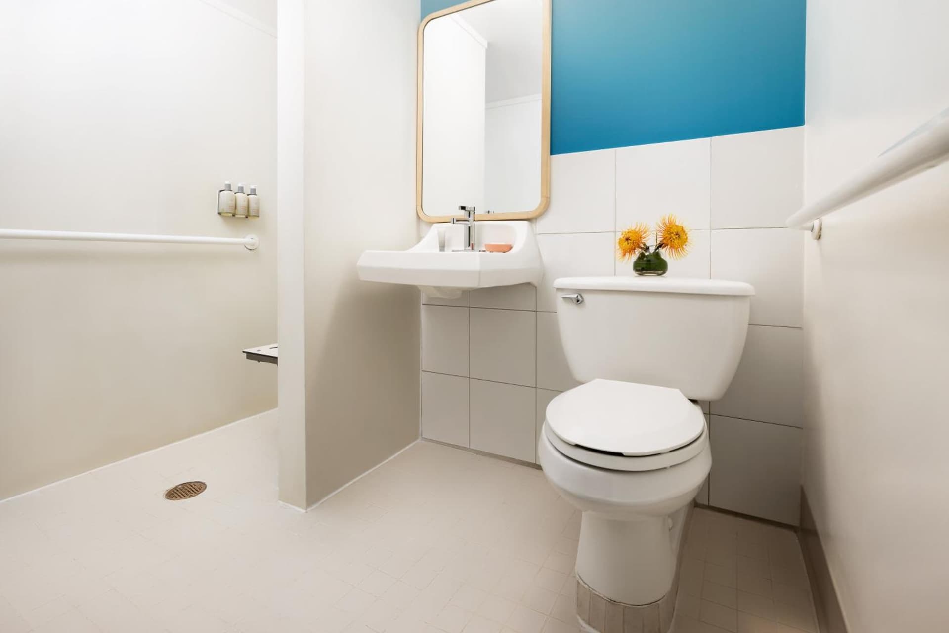 The Twin Fin Hotel gallery photo in Honolulu, HI — image 19
