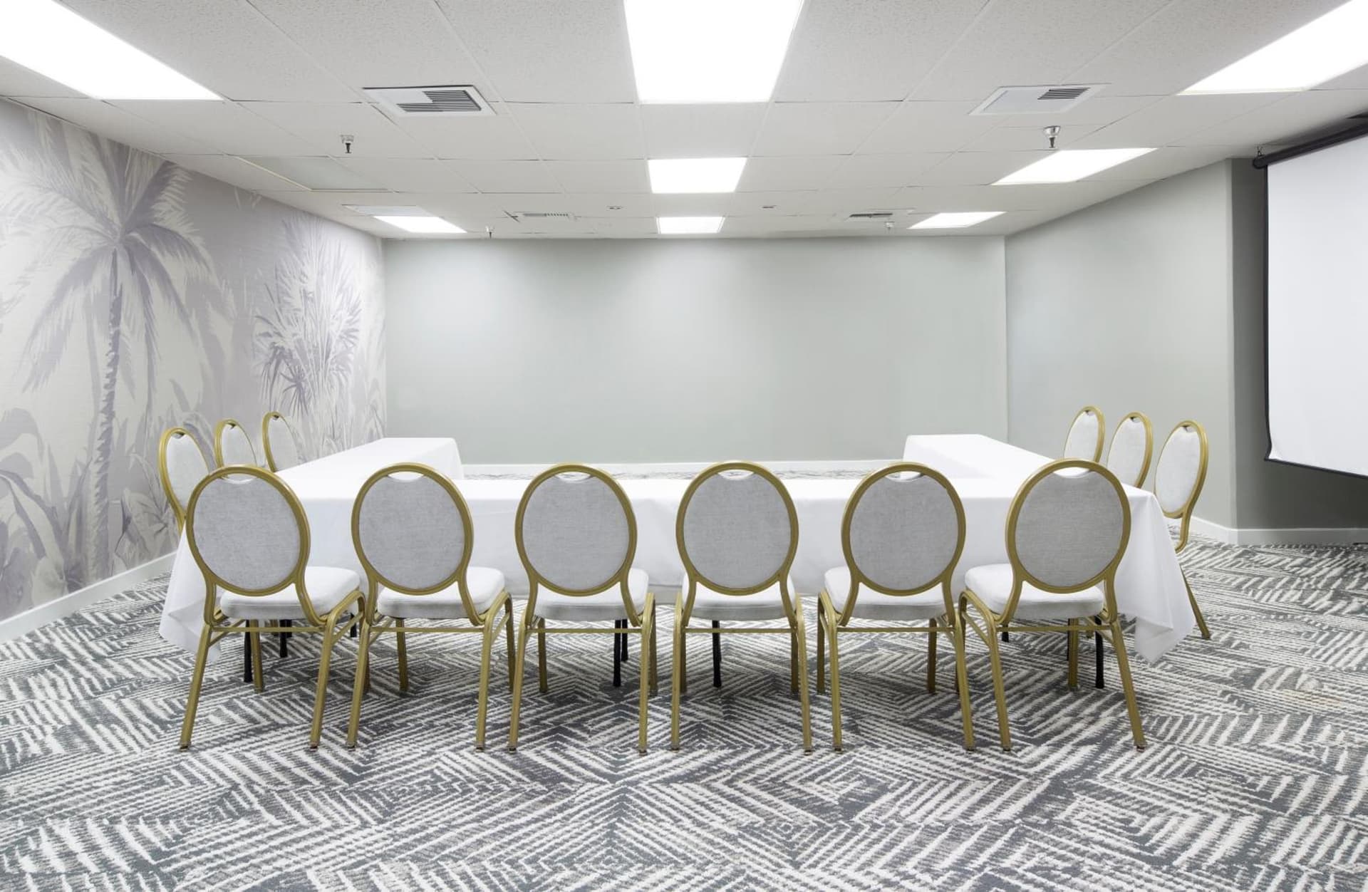 The Twin Fin Hotel gallery photo in Honolulu, HI — image 4