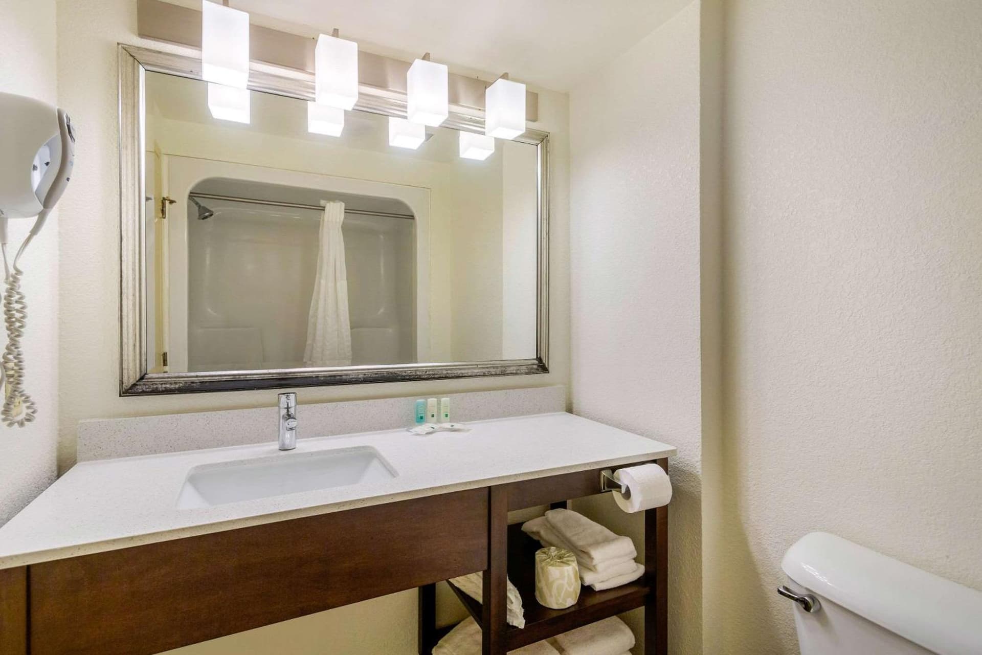 Quality Inn & Suites Olde Town gallery photo in Portsmouth, VA — image 34