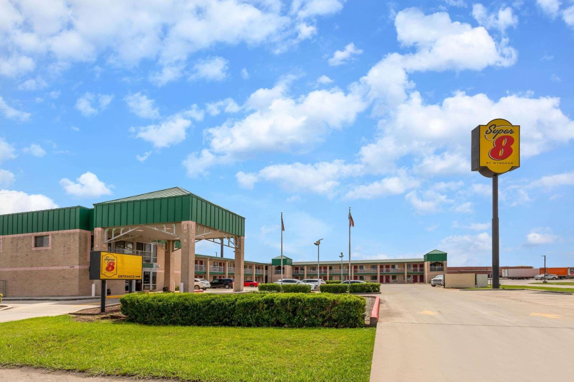 Super 8 by Wyndham Seguin — hotel in Seguin, Texas