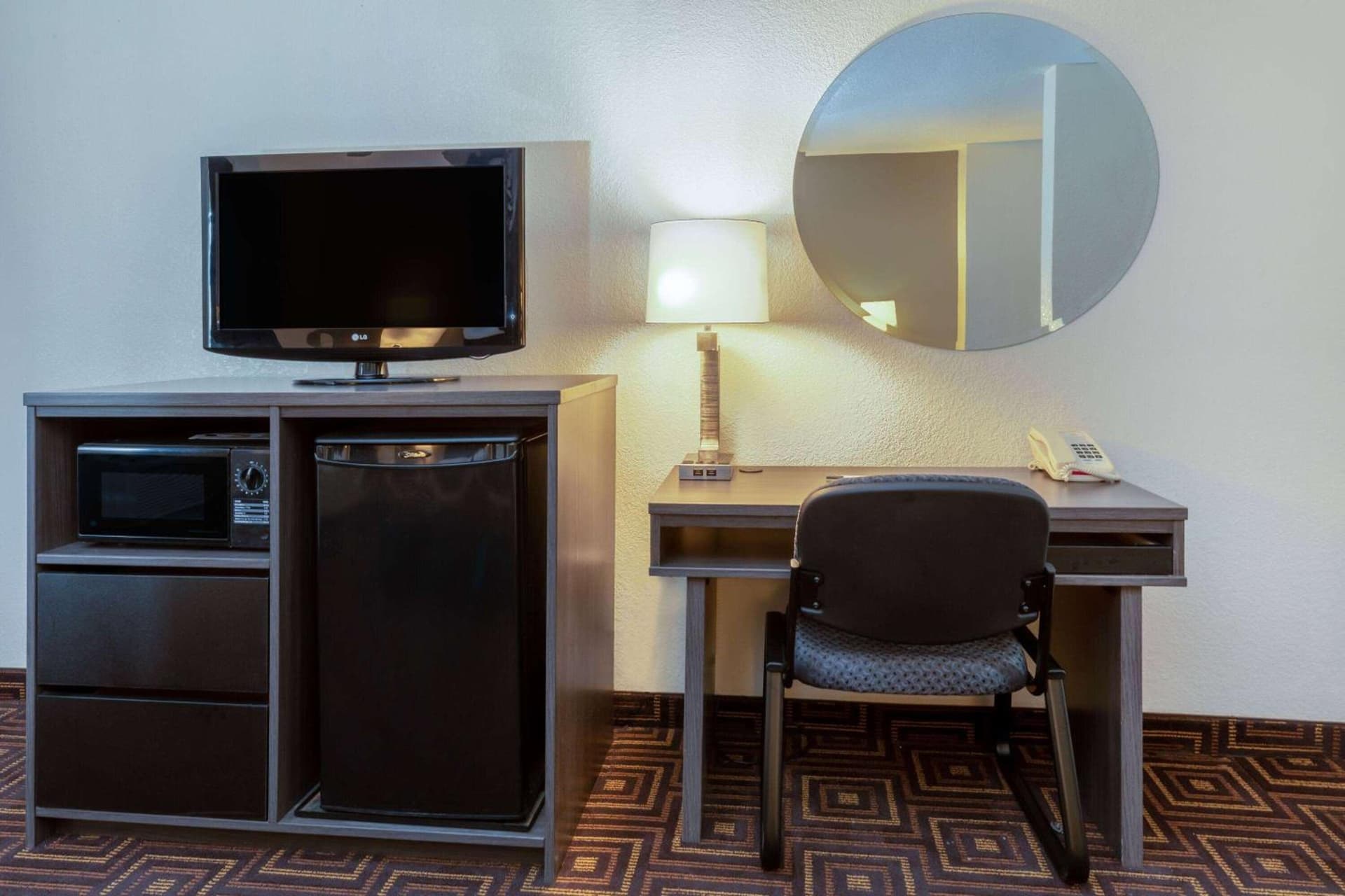 Super 8 by Wyndham Seguin property views in Seguin, TX — gallery photo 3