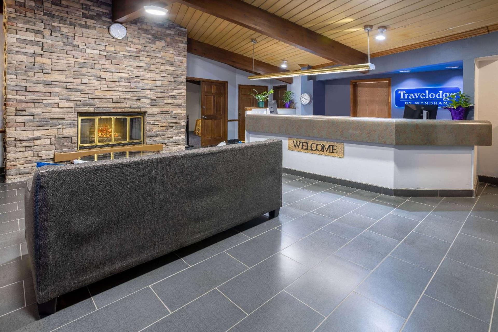 Travelodge by Wyndham Appleton interior in Appleton, WI — gallery photo 2