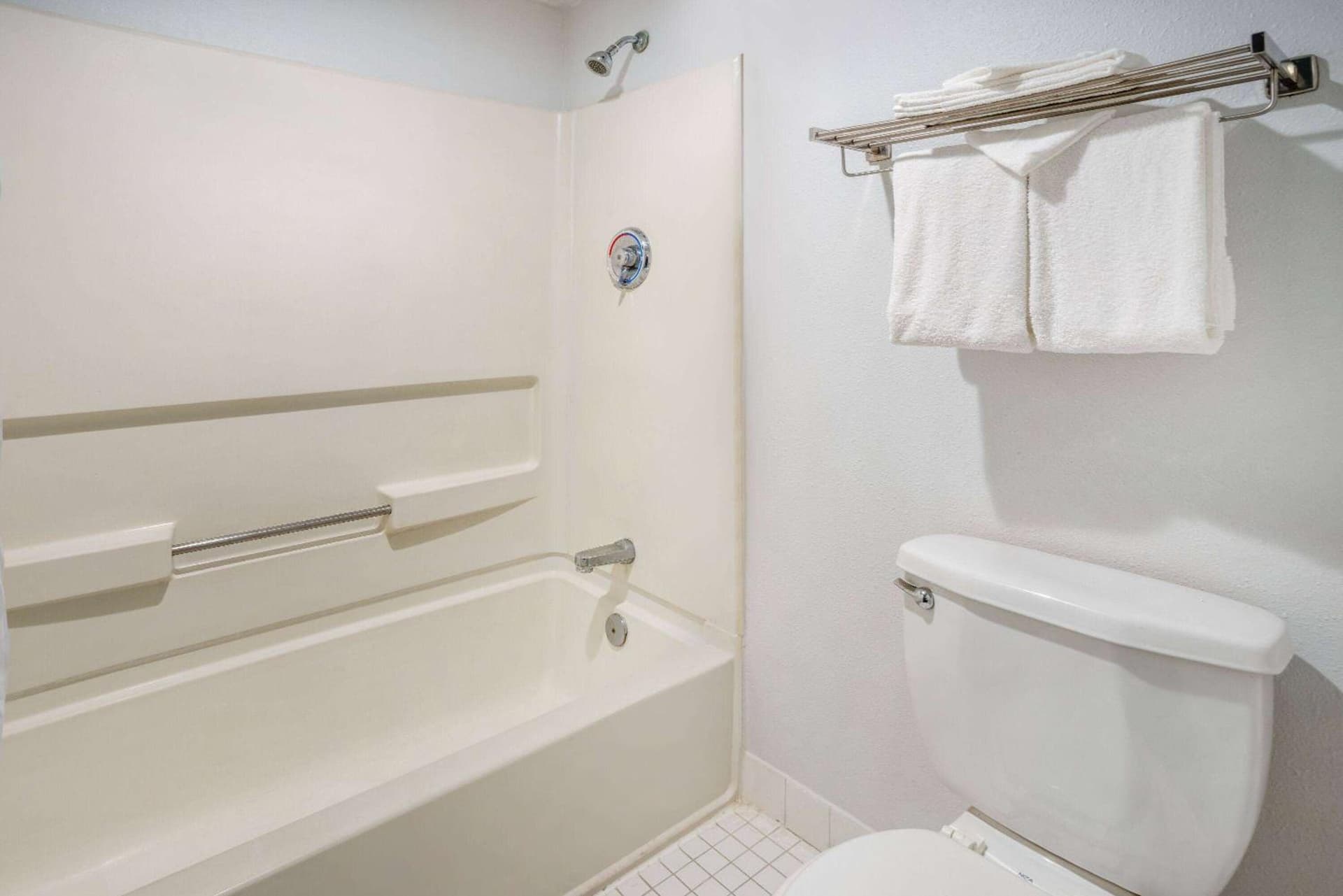 Travelodge by Wyndham Appleton gallery photo in Appleton, WI — image 9