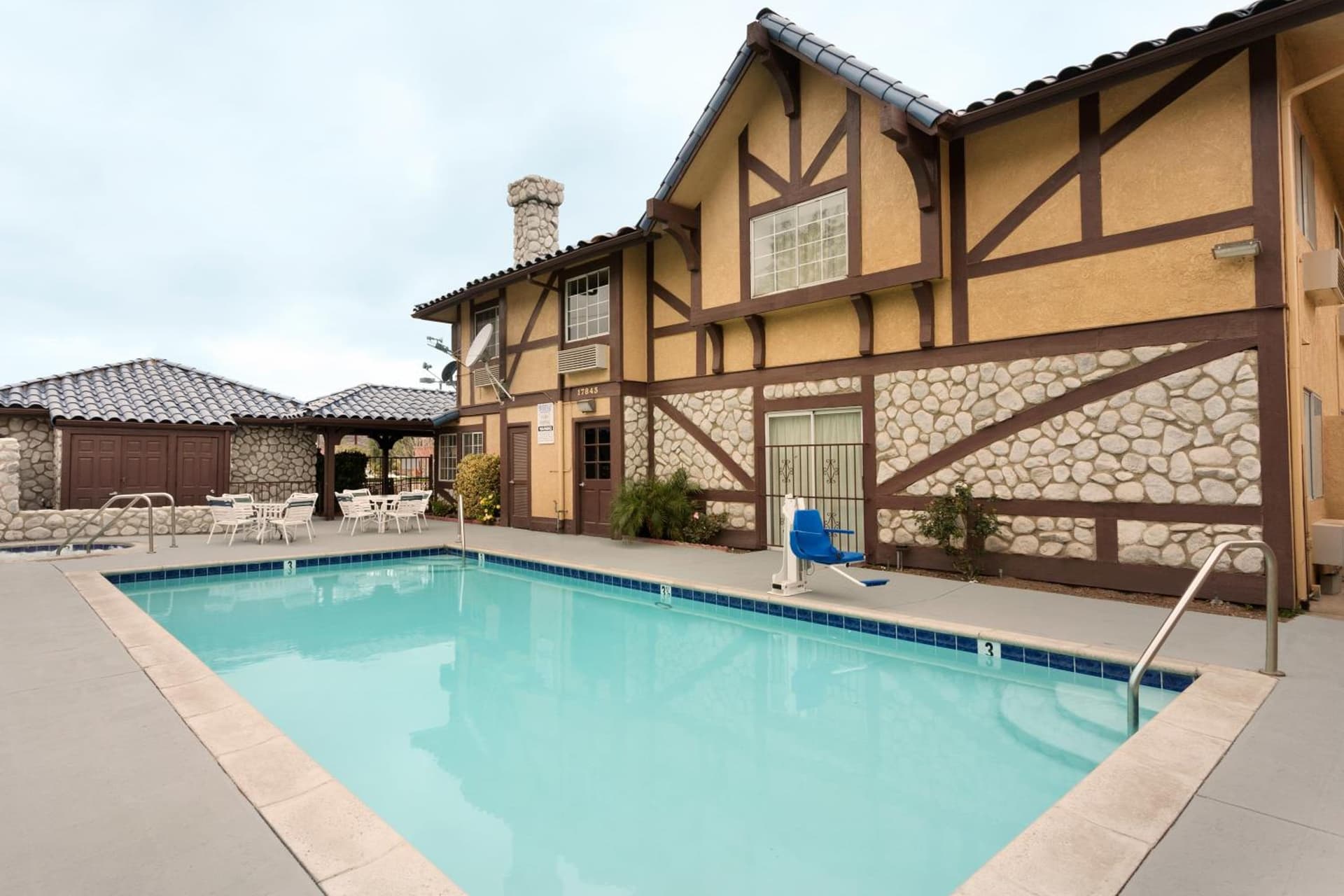 Triplodge of Santa Clarita interior in Santa Clarita, CA — gallery photo 2