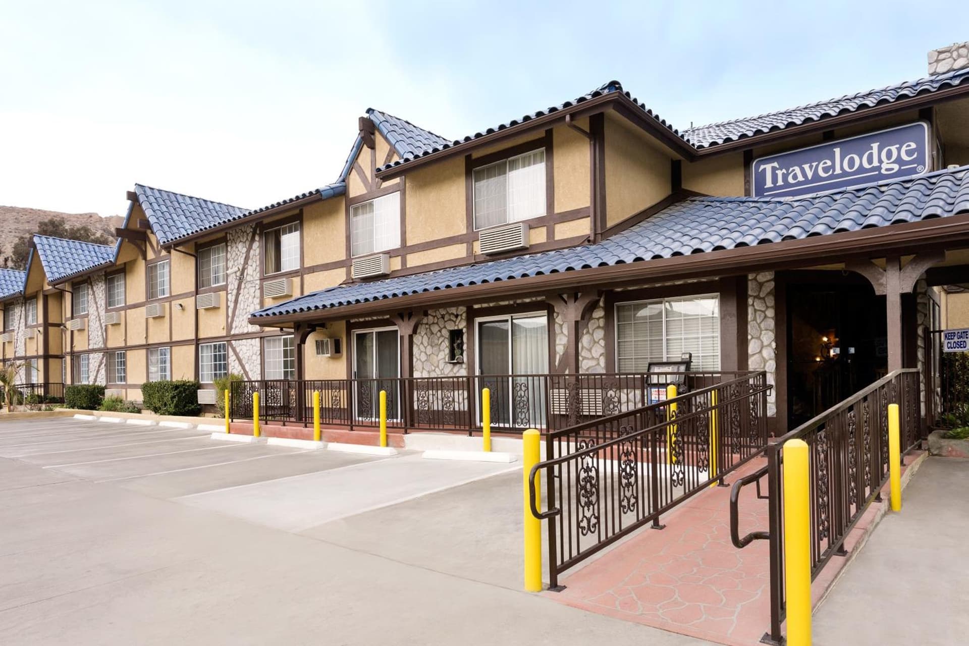 Triplodge of Santa Clarita featured exterior or lobby in Santa Clarita, CA — similar hotel