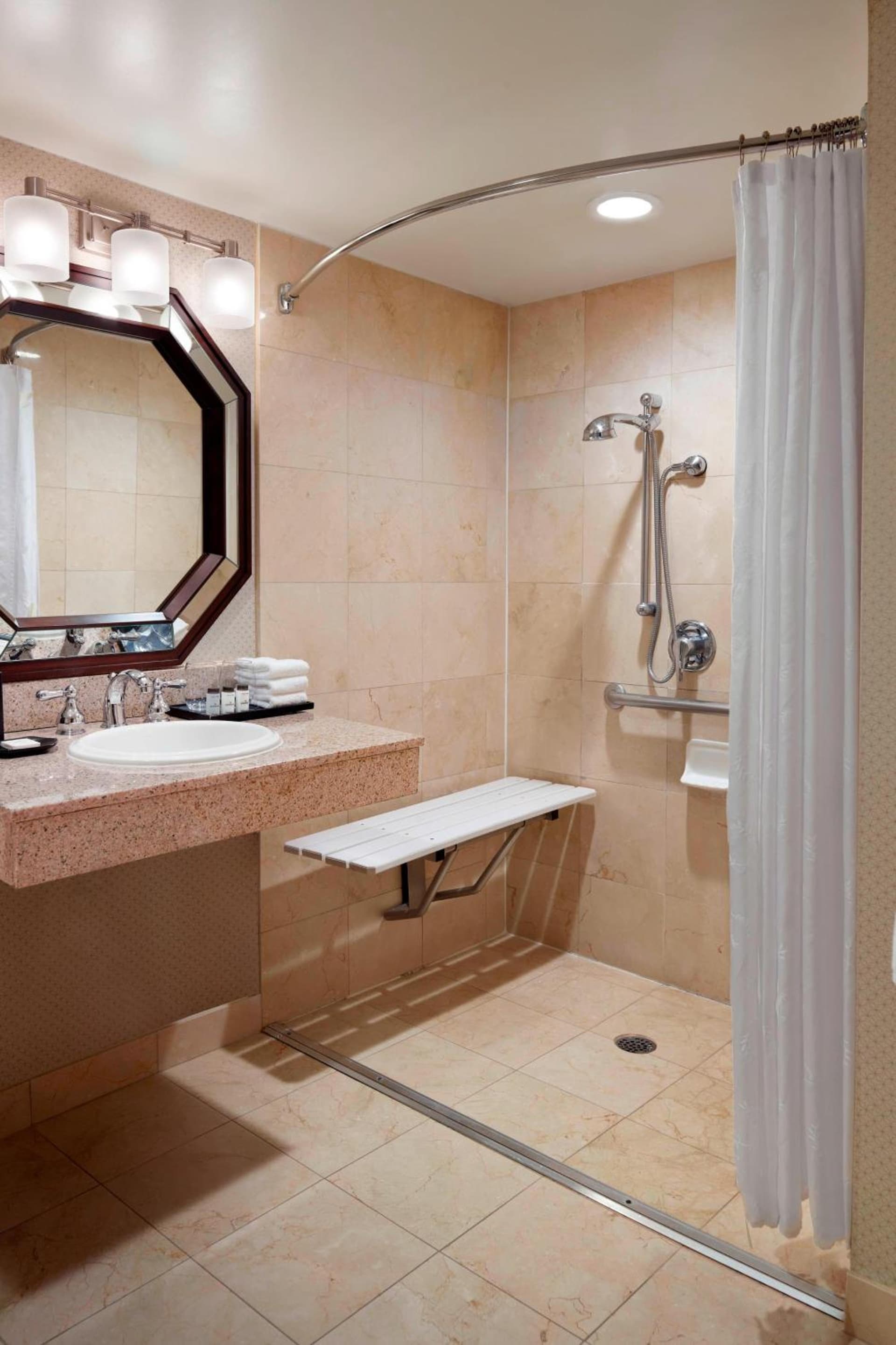 Sheraton Charlotte Airport gallery photo in Charlotte, NC — image 19