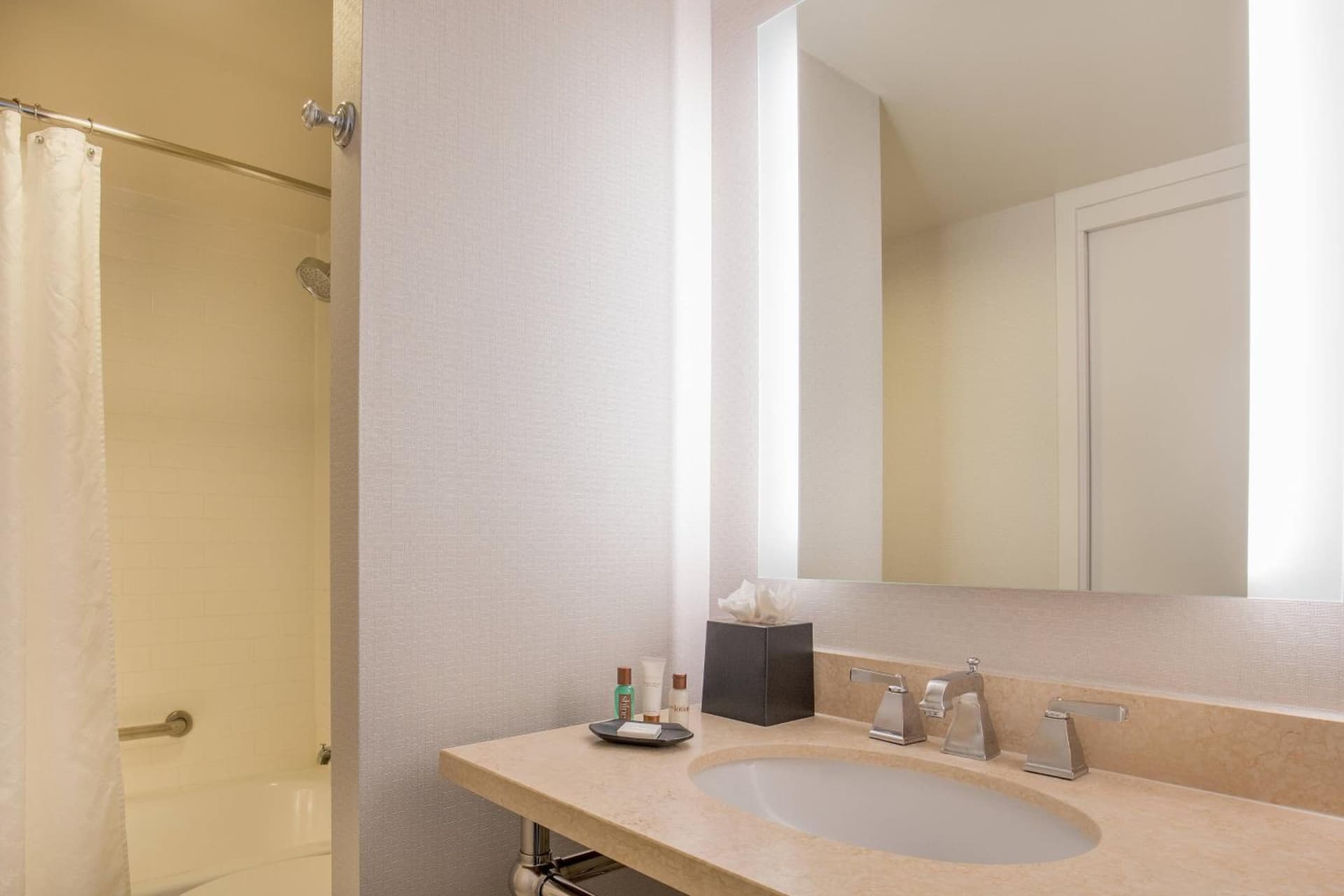 Sheraton Suites Chicago Elk Grove interior in Elk Grove Village, IL — gallery photo 2