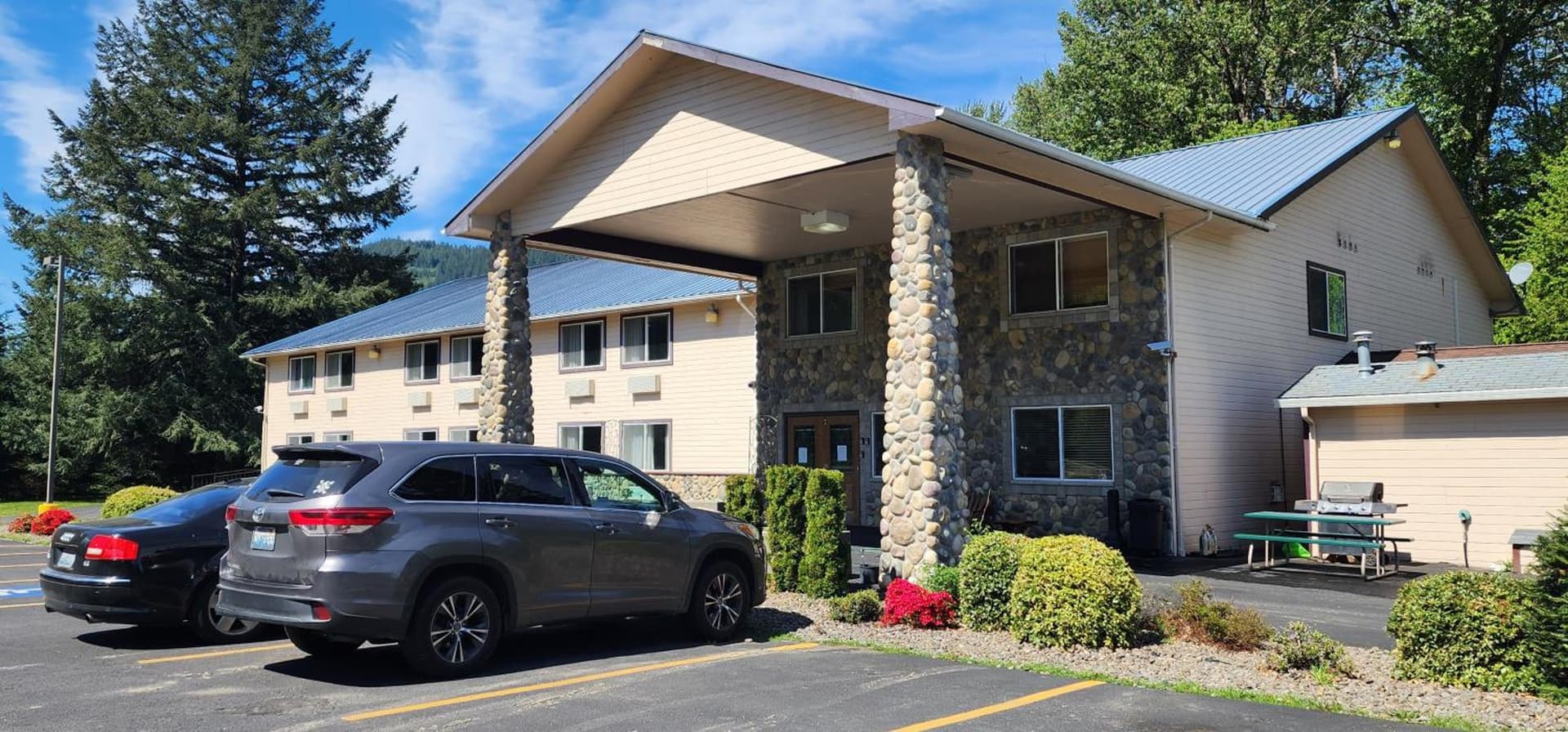 Crest Trail Lodge featured exterior or lobby in Packwood, WA — similar hotel