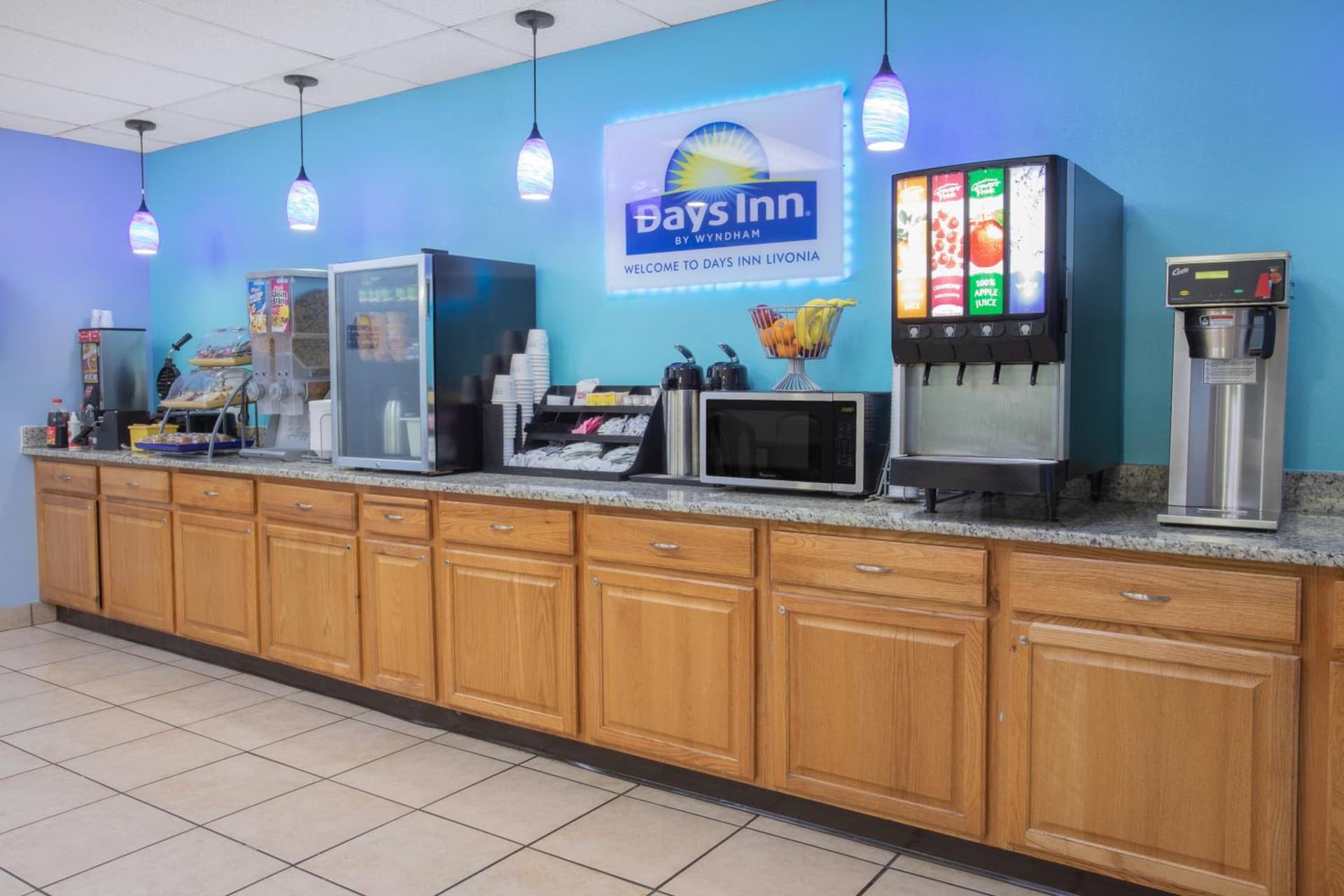 Days Inn by Wyndham Livonia Canton Detroit interior in Livonia, MI — gallery photo 2