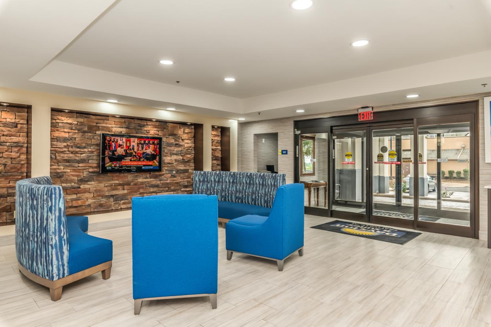 Days Inn & Suites by Wyndham Prattville-Montgomery interior in Prattville, AL — gallery photo 2