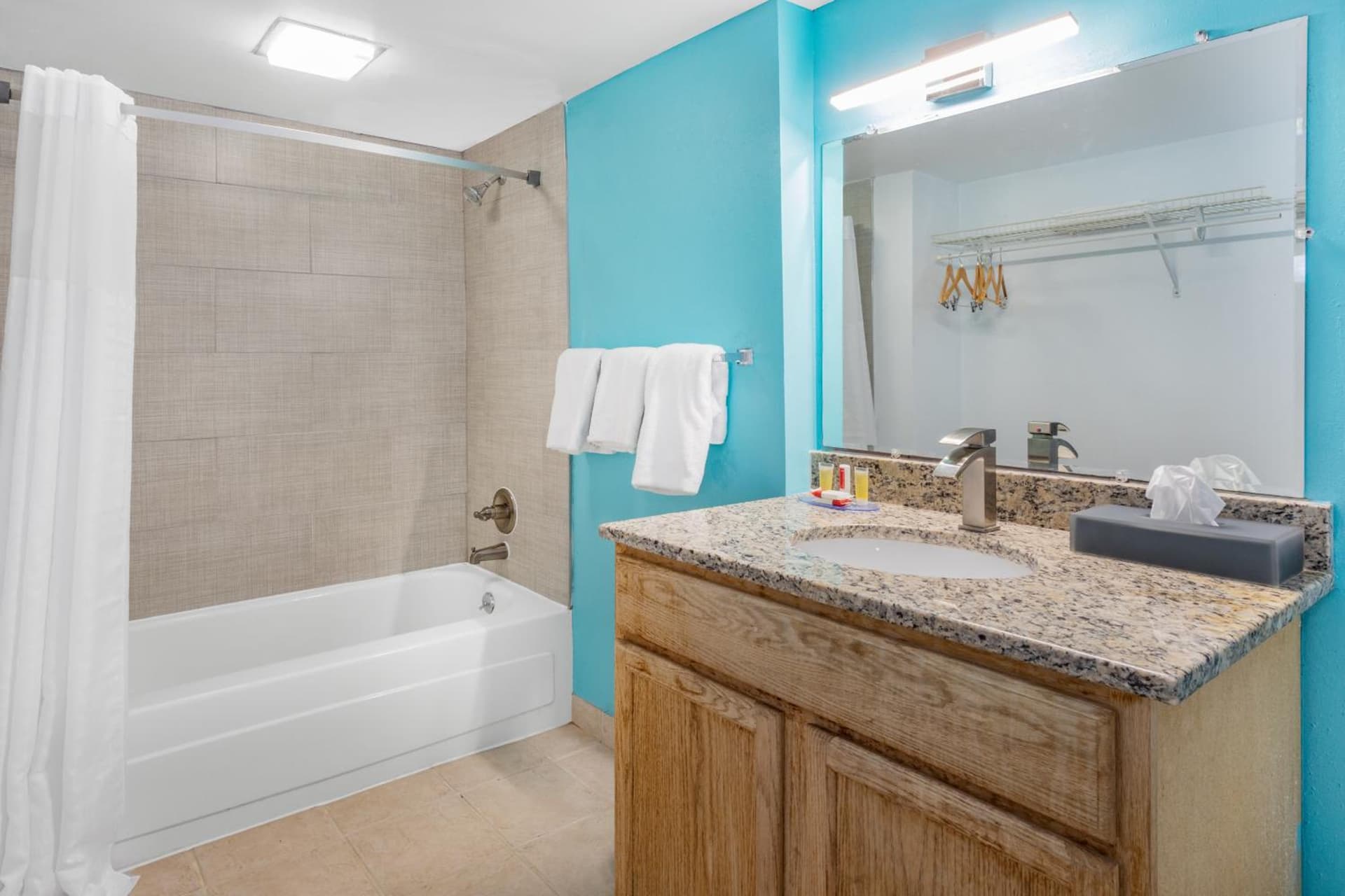 Days Inn by Wyndham Livonia Canton Detroit gallery photo in Livonia, MI — image 10