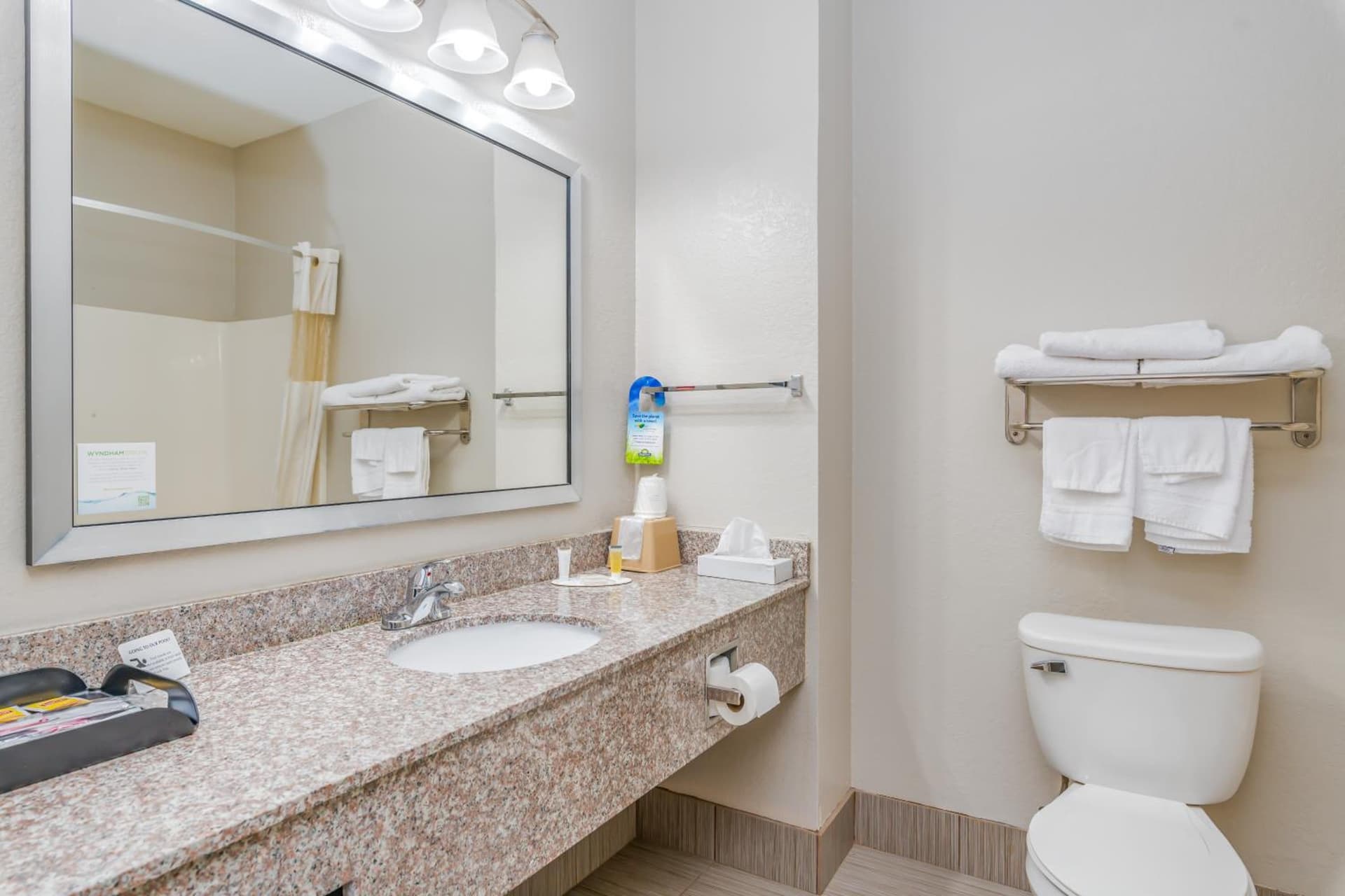 Days Inn & Suites by Wyndham Prattville-Montgomery gallery photo in Prattville, AL — image 11