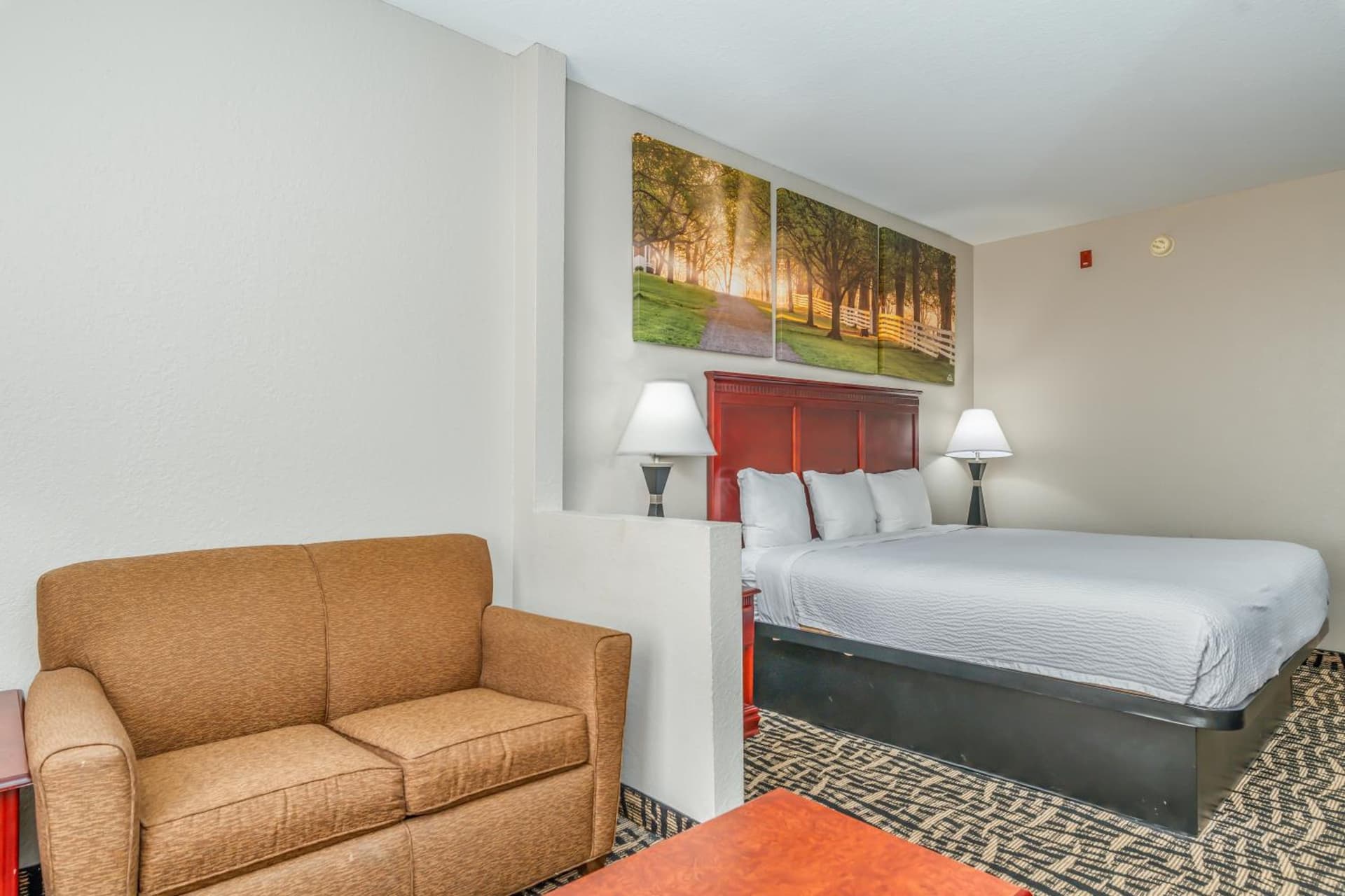 Days Inn & Suites by Wyndham Prattville-Montgomery gallery photo in Prattville, AL — image 27