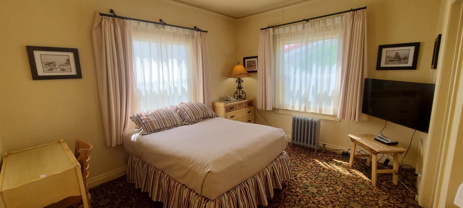 Historic Dow Hotel interior in Lone Pine, CA — gallery photo 2