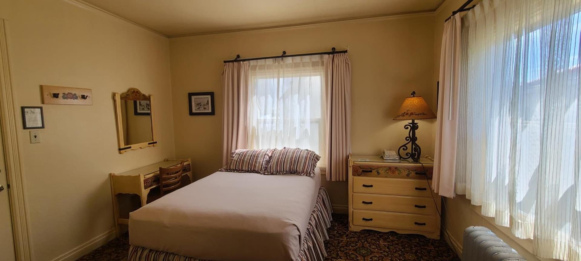 Historic Dow Hotel property views in Lone Pine, CA — gallery photo 3