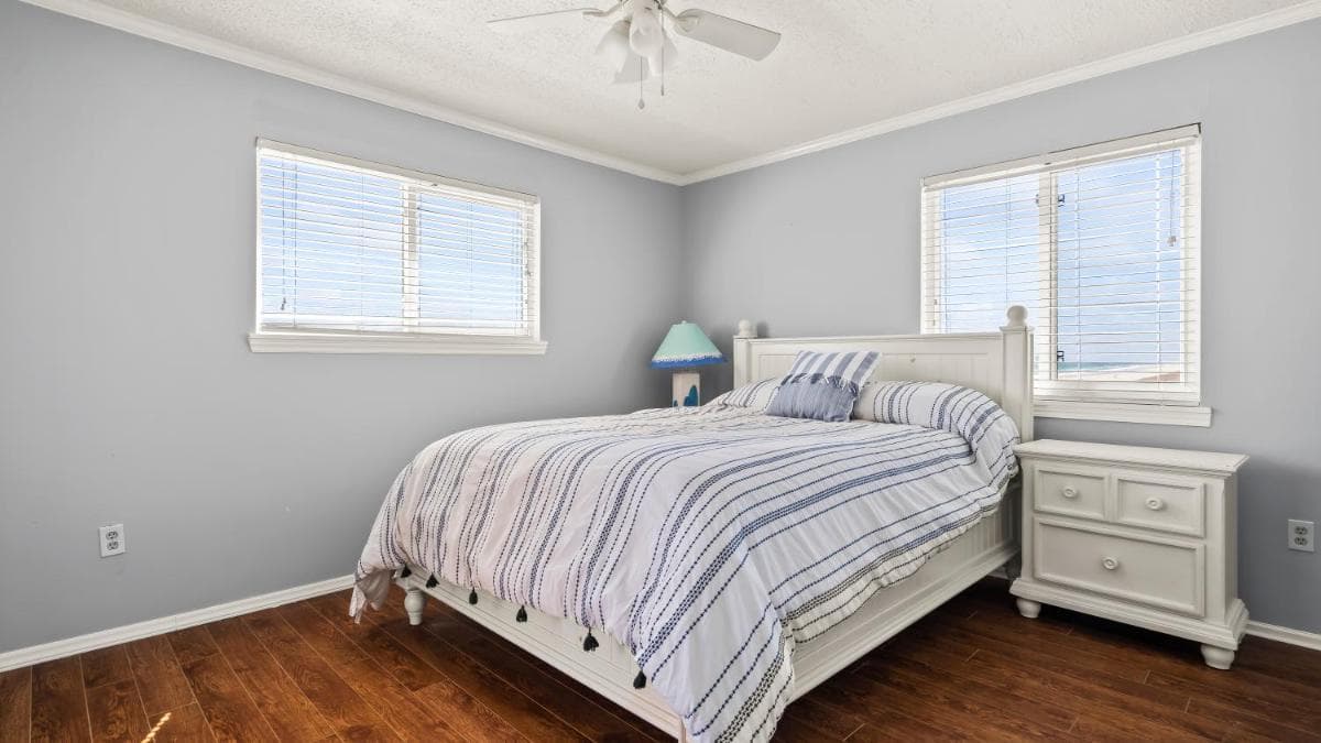 301A Queens Grant interior in Topsail Beach, NC — gallery photo 2