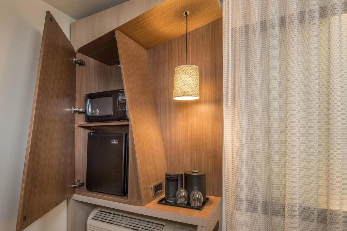 Courtyard by Marriott Mesa at Wrigleyville West interior in Mesa, AZ — gallery photo 2