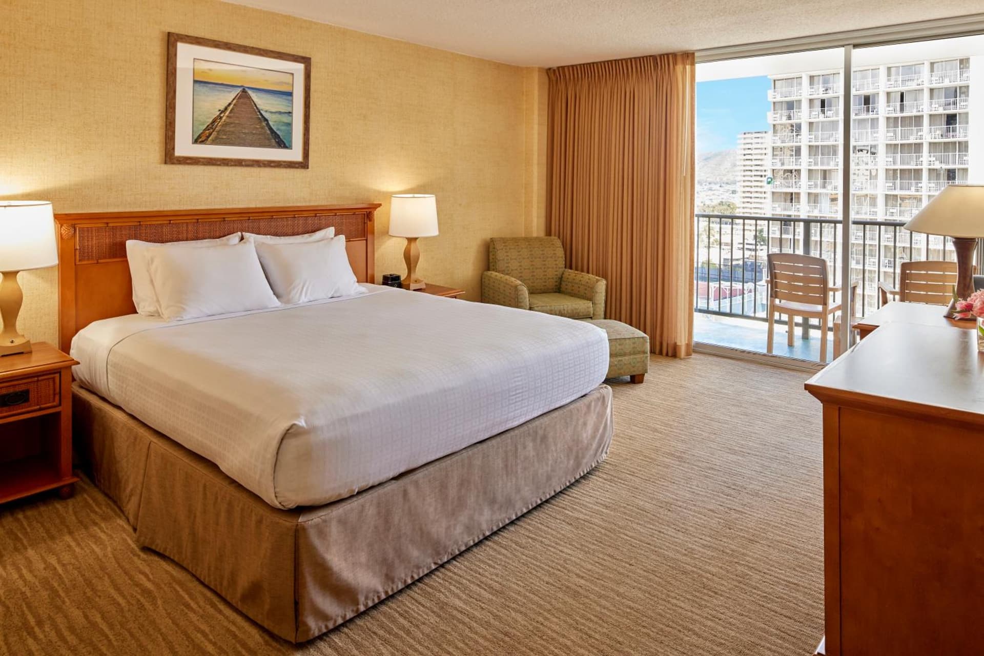 Waikiki Resort Hotel gallery photo in Honolulu, HI — image 28