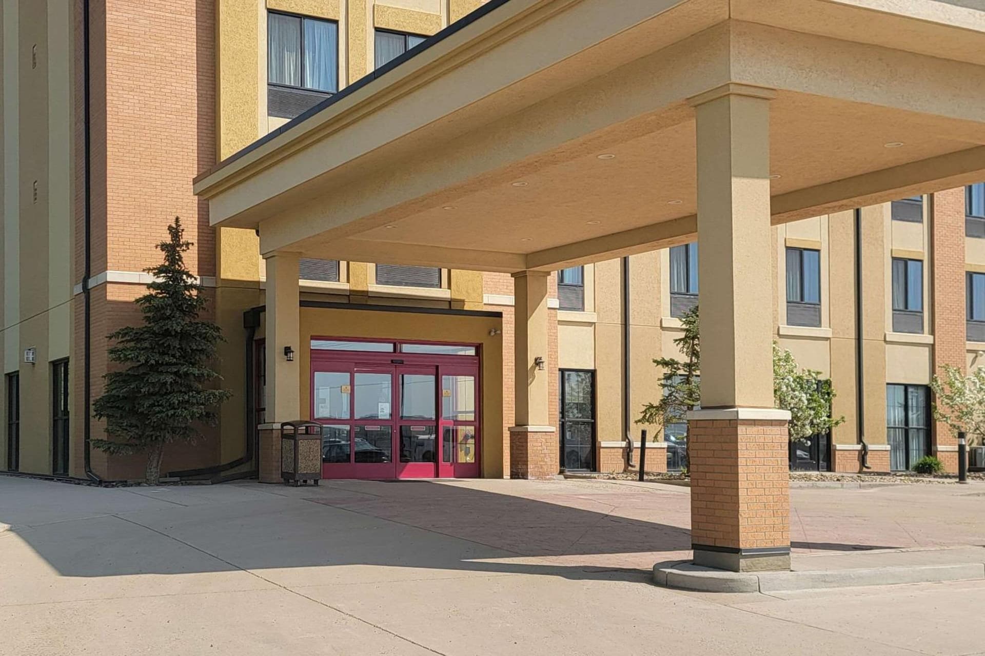 Comfort Inn & Suites Watford City featured exterior or lobby in Watford City, ND — similar hotel