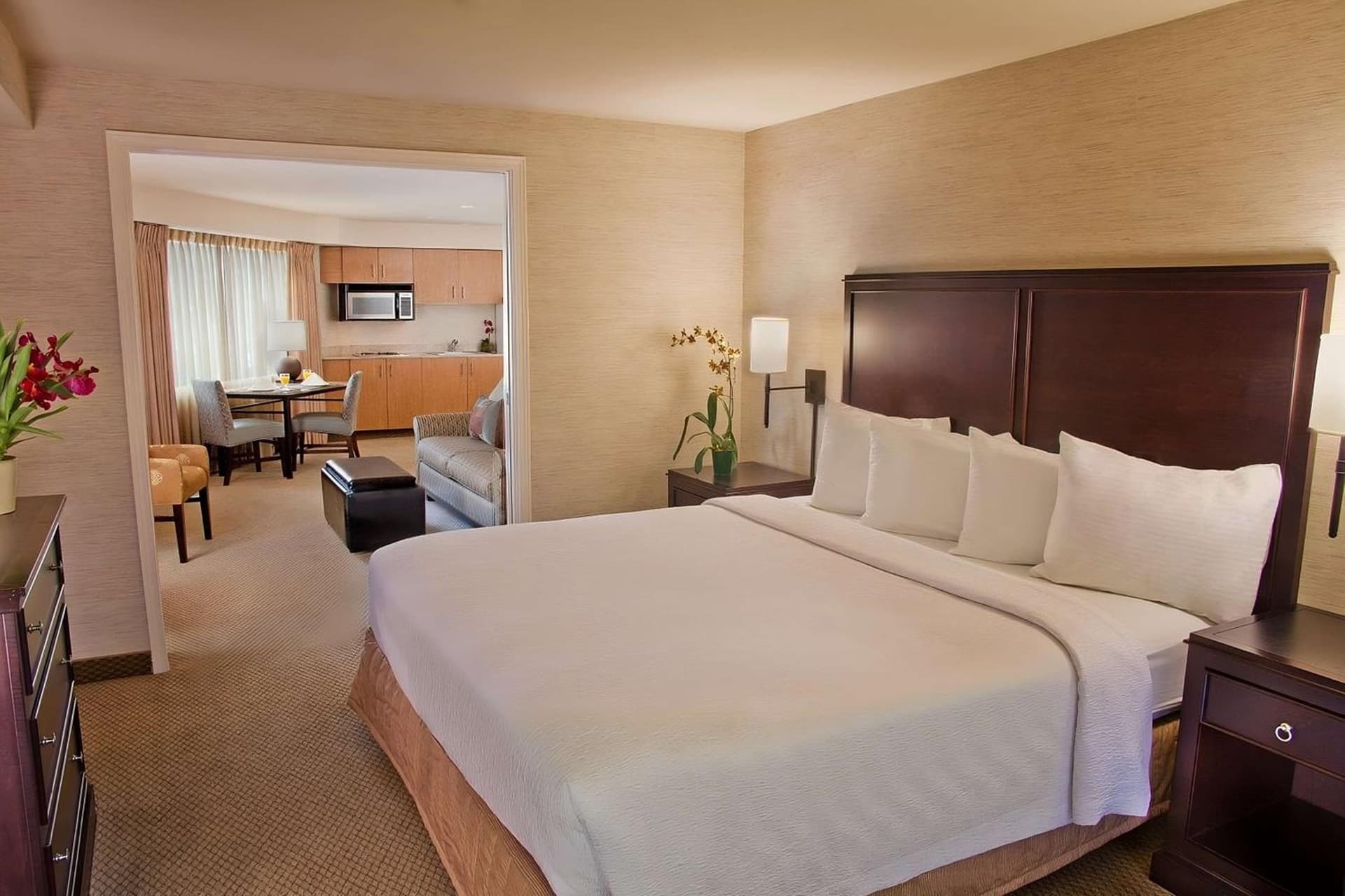 Eastgate Hotel, BW Signature Collection property views in Bellevue, WA — gallery photo 3