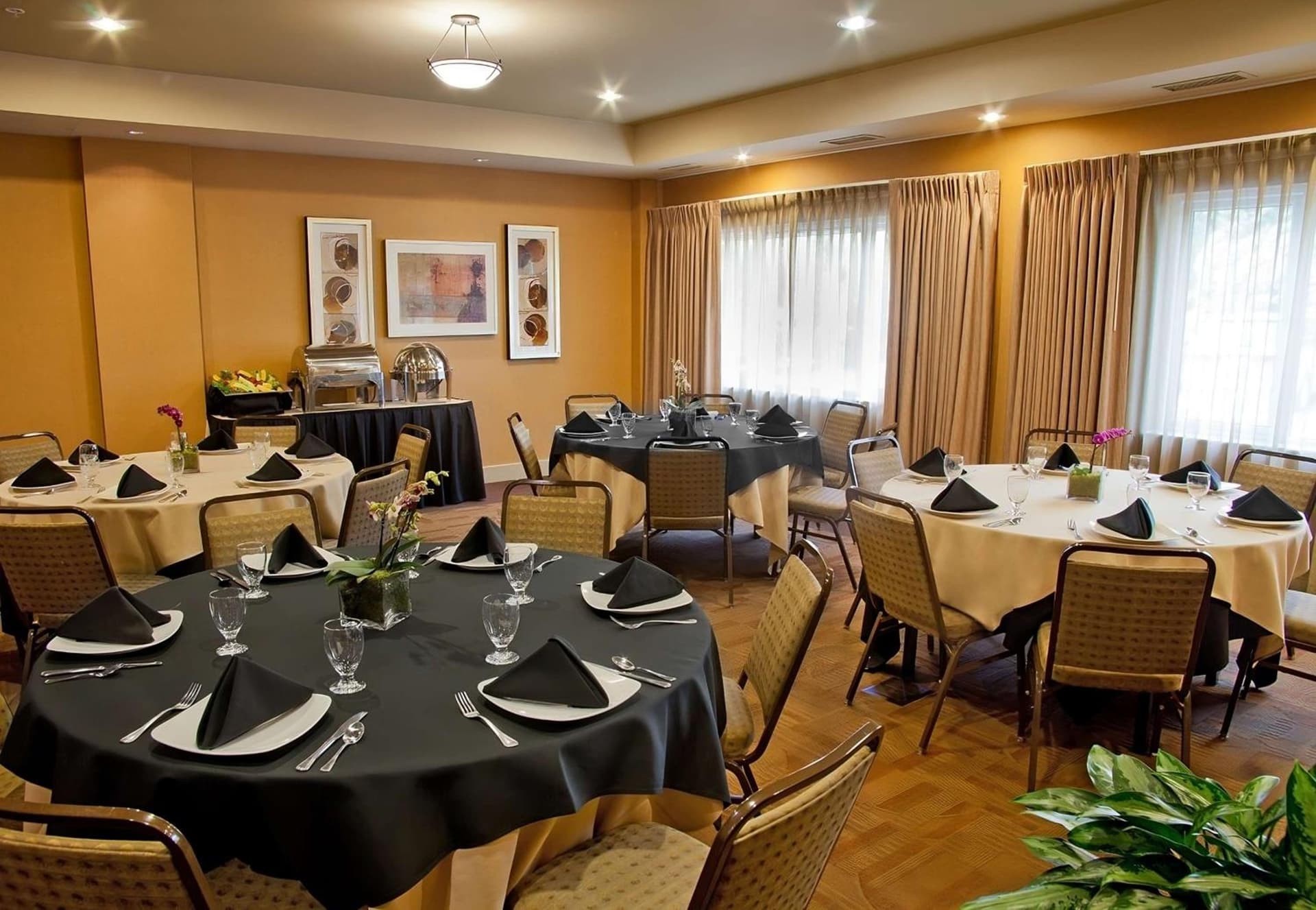 Eastgate Hotel, BW Signature Collection gallery photo in Bellevue, WA — image 8