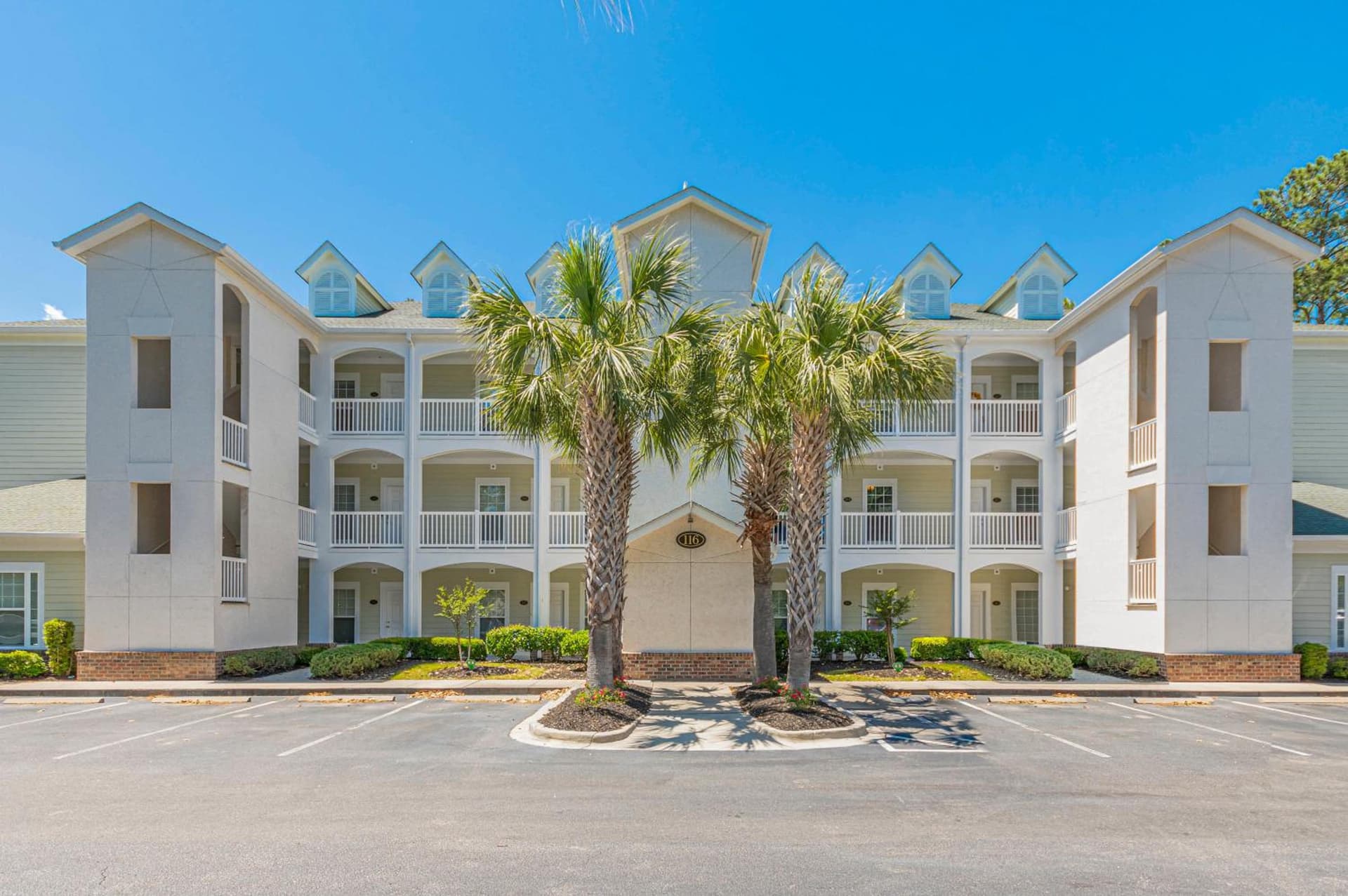 The Salty Fairway, Golf Course Condo with Resort Style Pool, 5 Miles from Beach, Fully updated property views in Myrtle Beach, SC — gallery photo 3