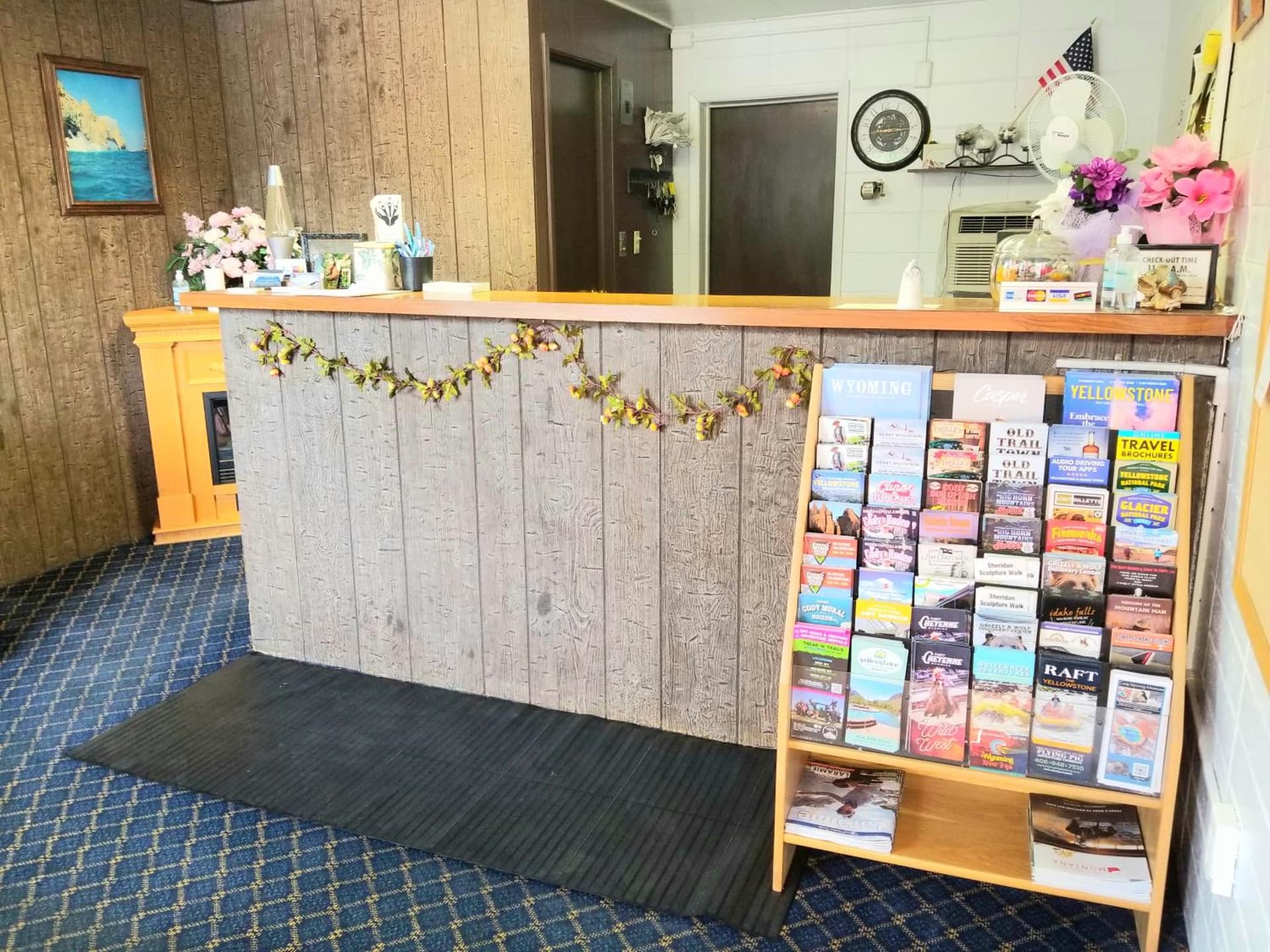 Town House Motor Inn interior in Worland, WY — gallery photo 2
