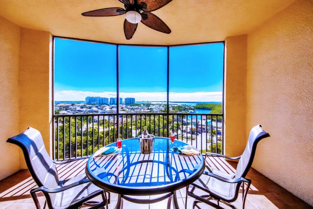 Vista Del Mar at Cape Harbour Marina, 10th Floor Luxury Condo, King Bed, Views! interior in Cape Coral, FL — gallery photo 2