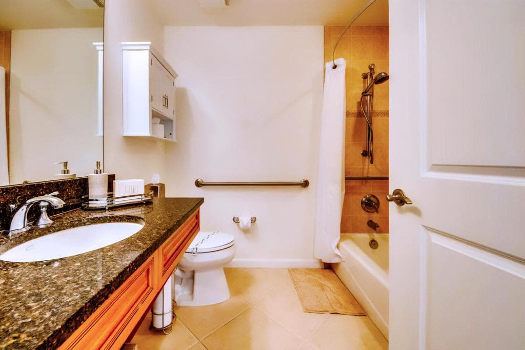 Vista Del Mar at Cape Harbour Marina, 10th Floor Luxury Condo, King Bed, Views! gallery photo in Cape Coral, FL — image 13