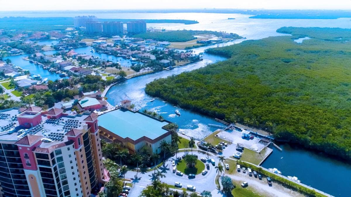 Vista Del Mar at Cape Harbour Marina, 10th Floor Luxury Condo, King Bed, Views! — hotel in Cape Coral, Florida