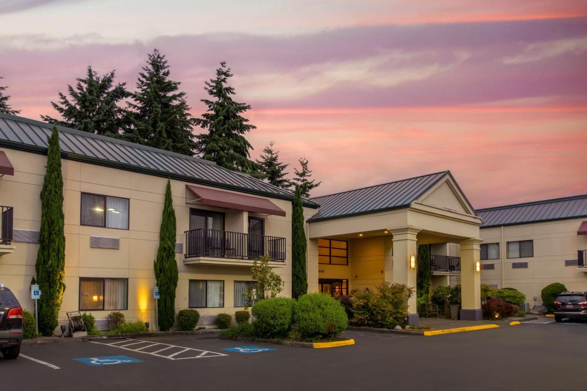 Best Western Plus Plaza by the Green — hotel in Kent, Washington