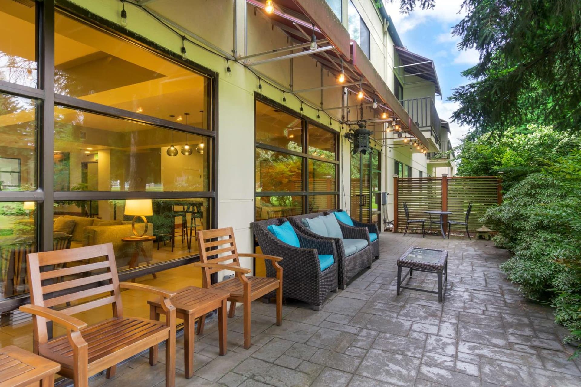 Best Western Plus Plaza by the Green property views in Kent, WA — gallery photo 3