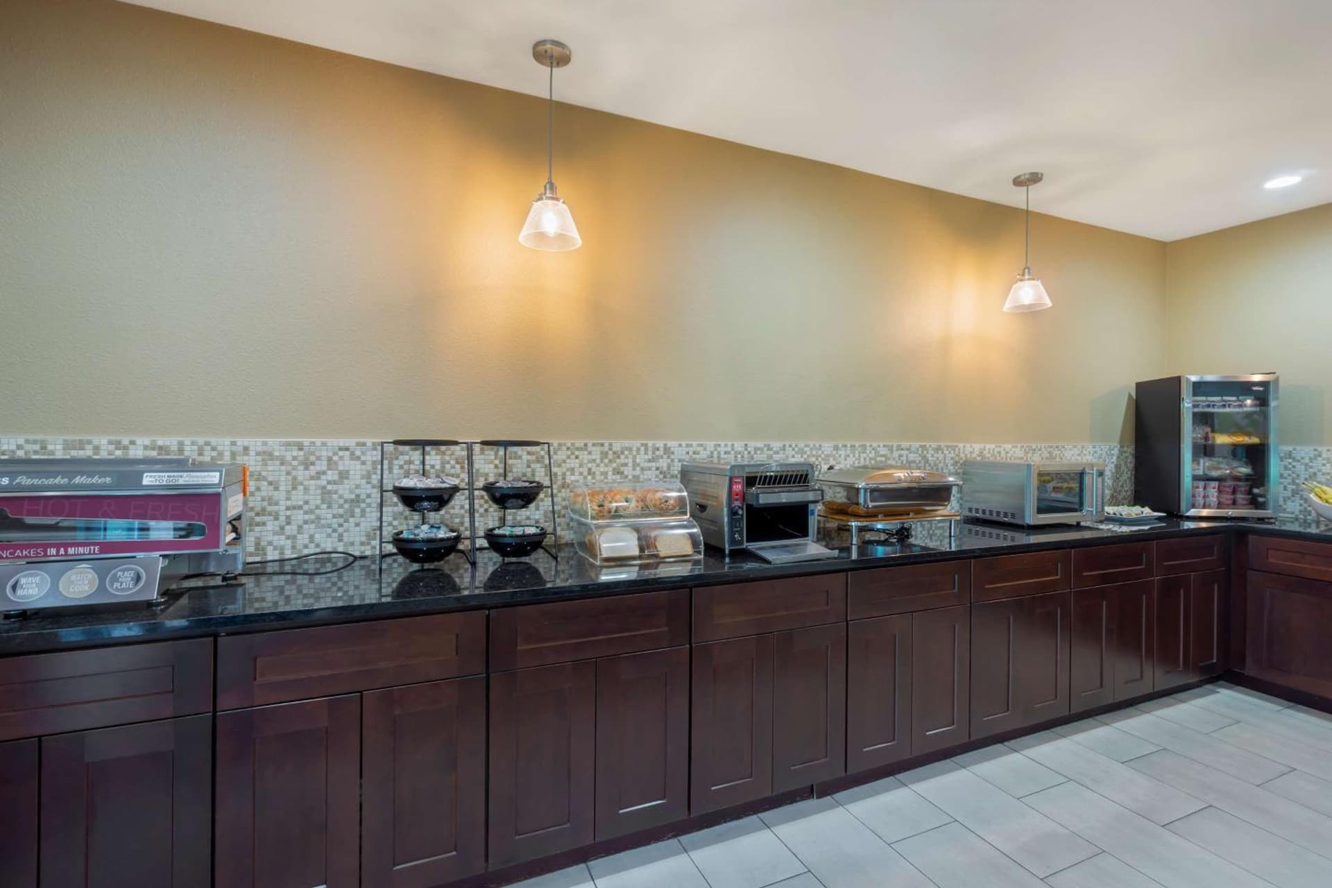 Best Western Plus Plaza by the Green interior in Kent, WA — gallery photo 2