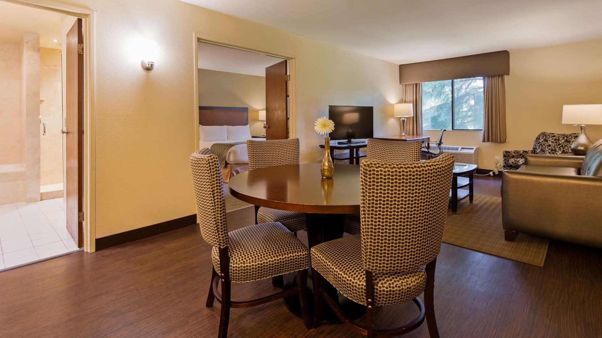 Best Western Plus Plaza by the Green gallery photo in Kent, WA — image 20